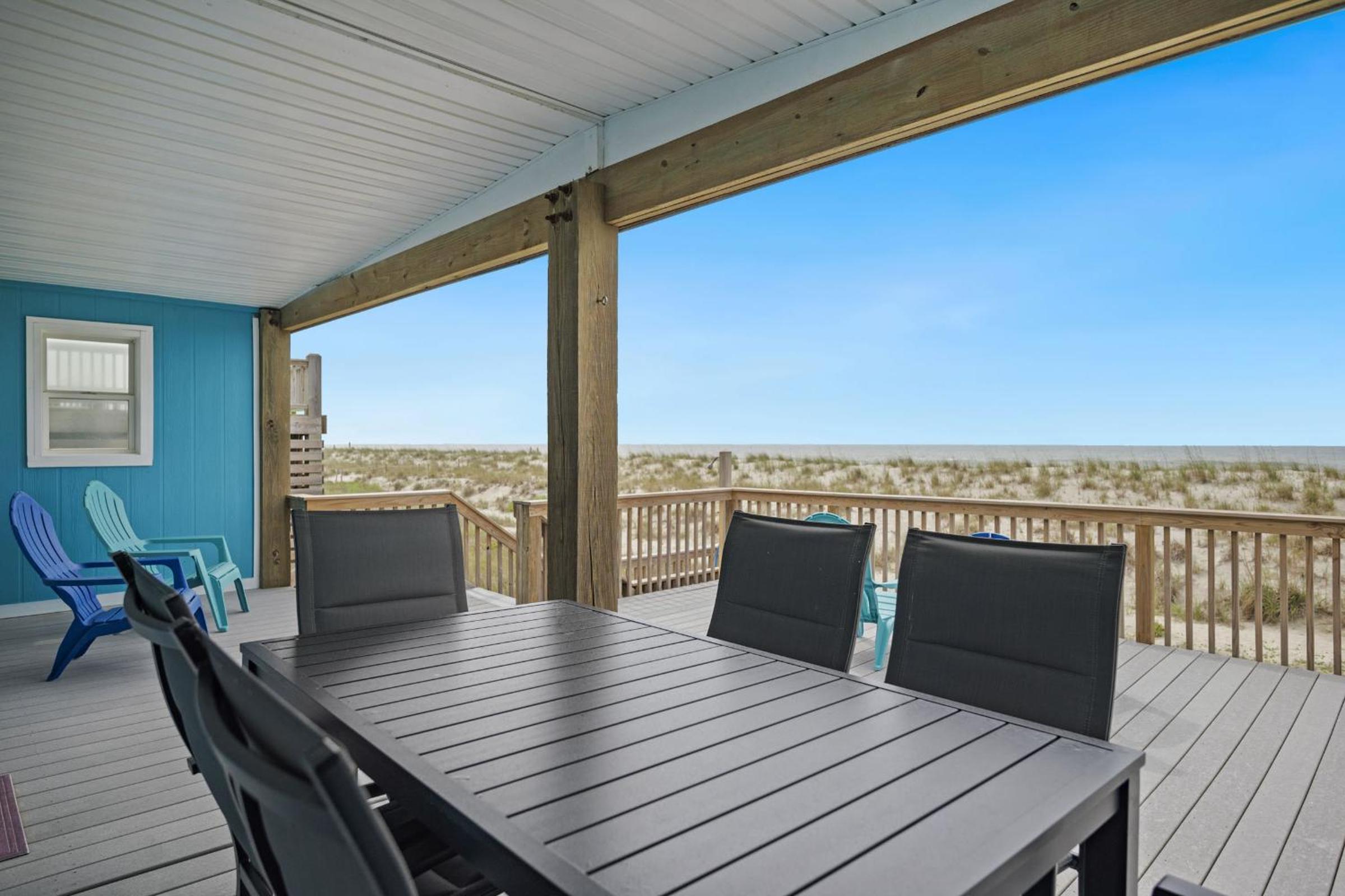 Smart Pelican by Oak Island Accommodations view 2