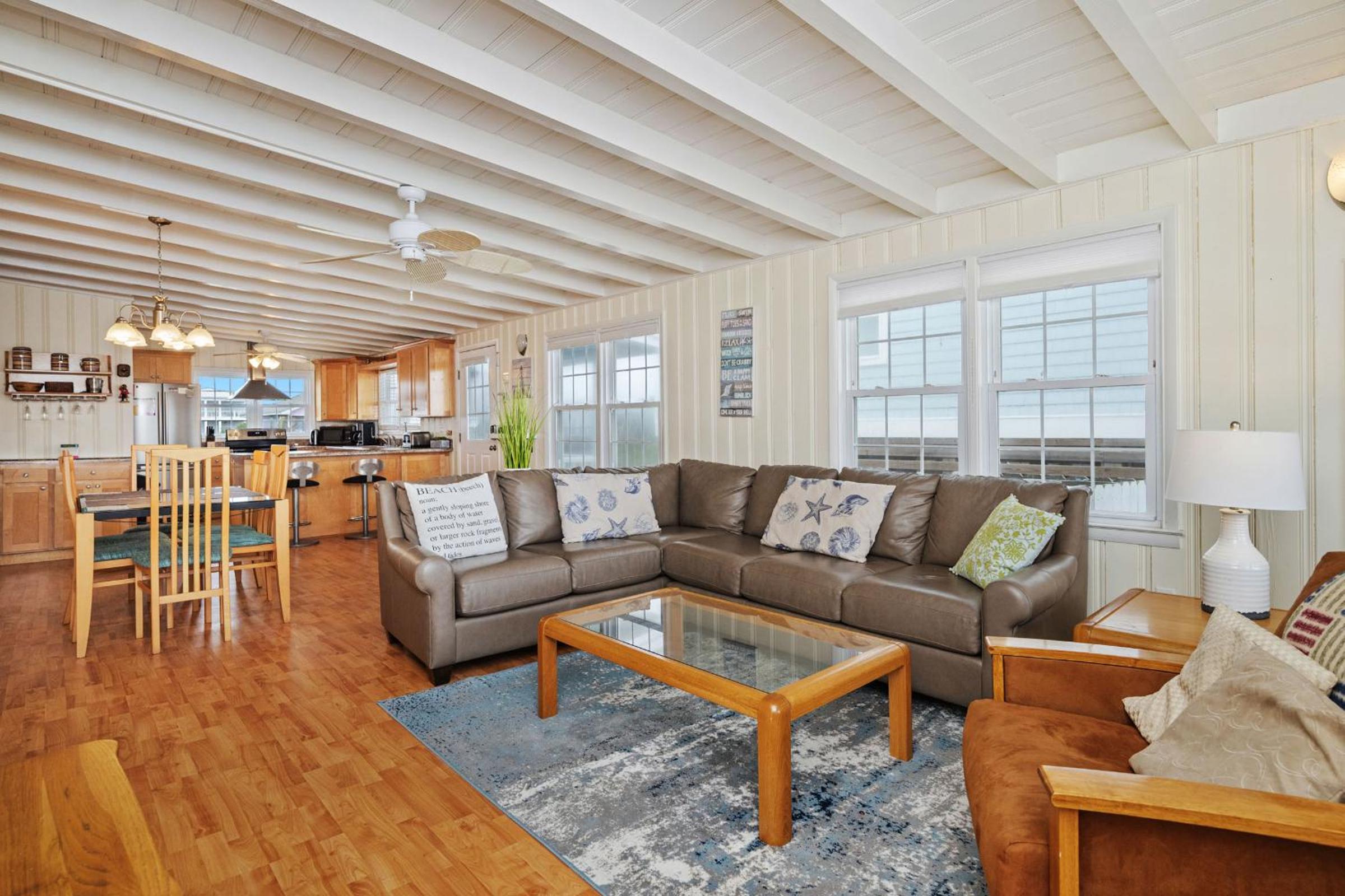 Smart Pelican by Oak Island Accommodations view 4