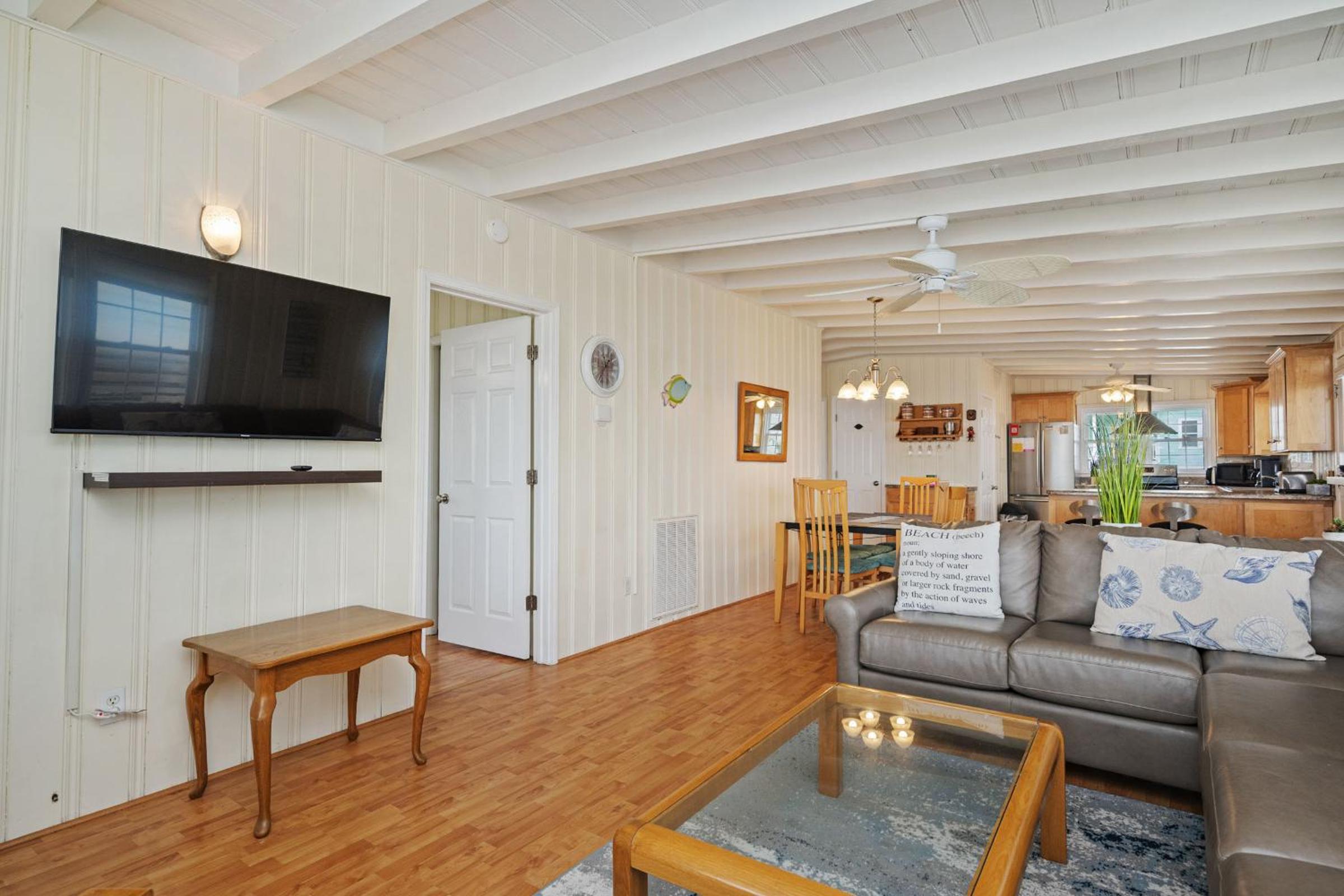Smart Pelican by Oak Island Accommodations view 5