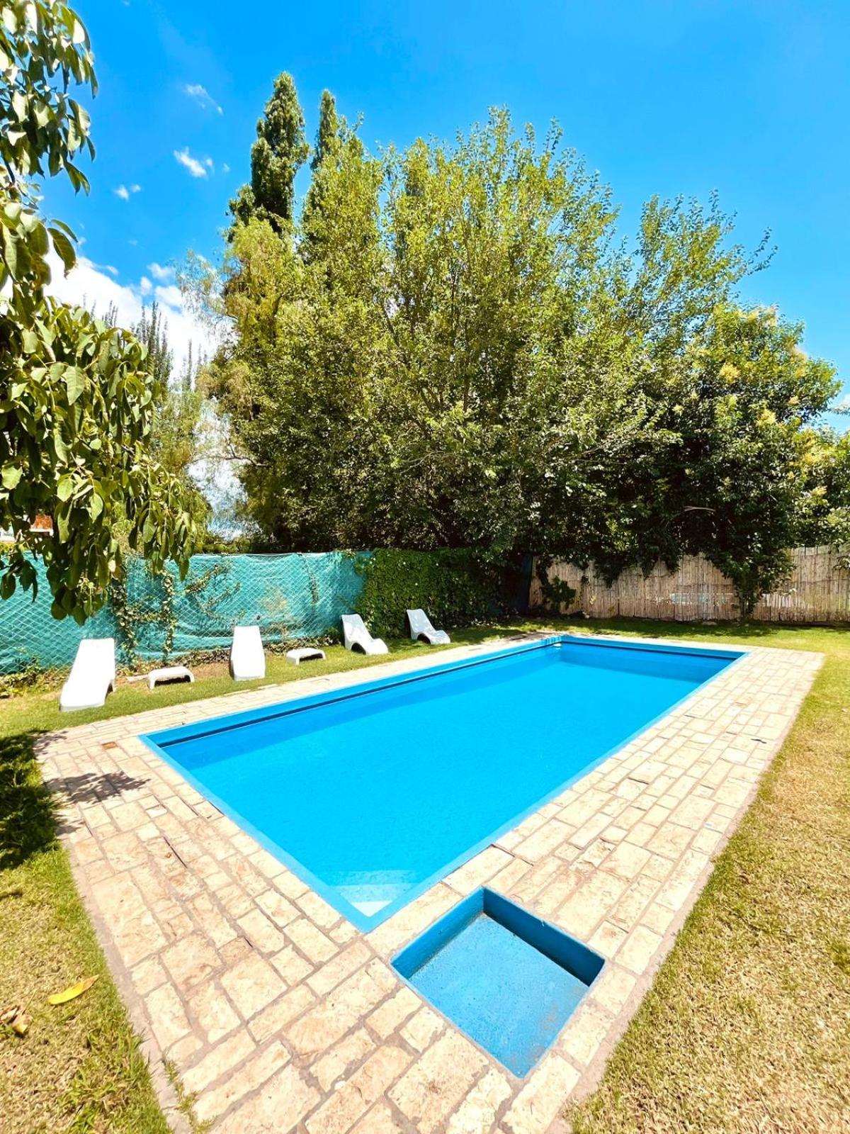 Hermosa y amplia casa en la mejor ubicacion de Chacras, con piscina y jardin