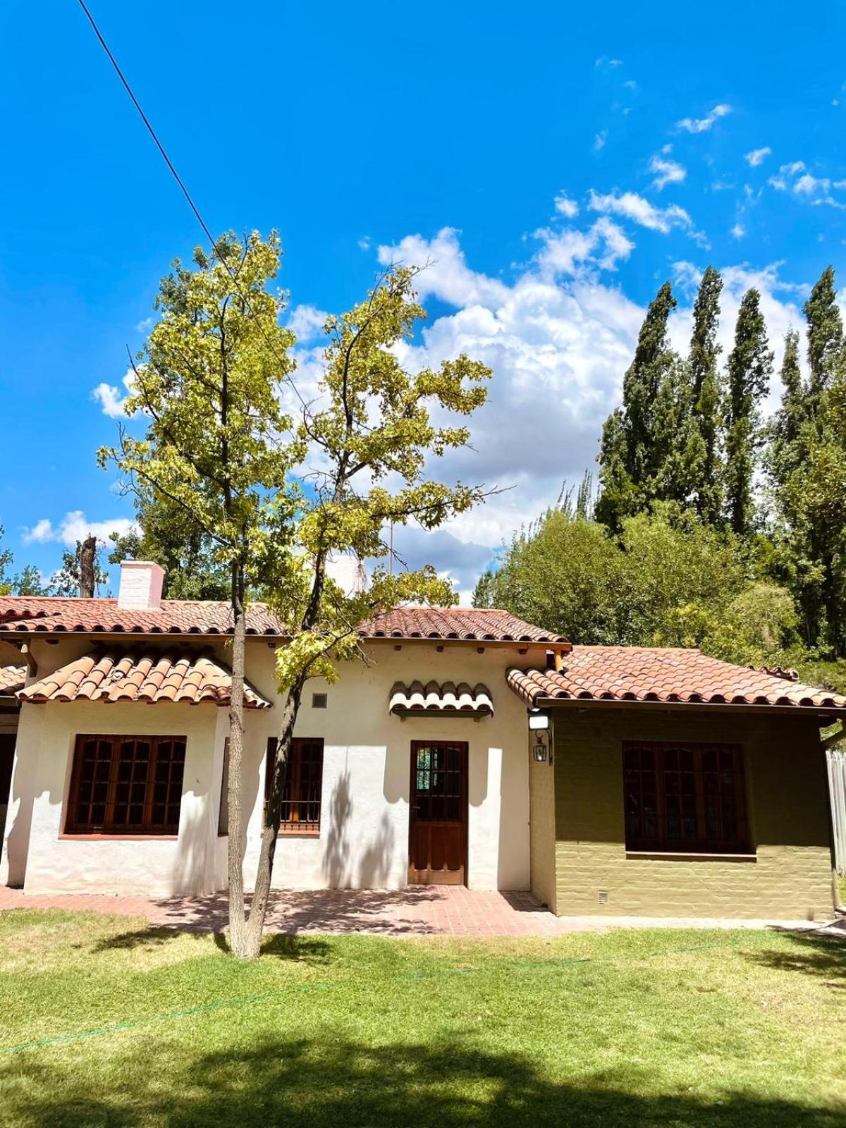 Hermosa y amplia casa en la mejor ubicacion de Chacras, con piscina y jardin