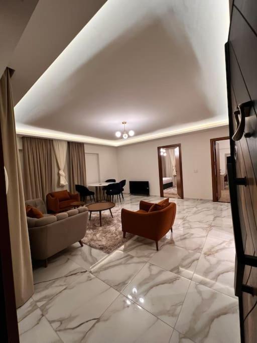 White Palace Suite AUC St