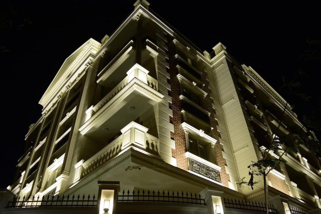 White Palace Suite AUC St
