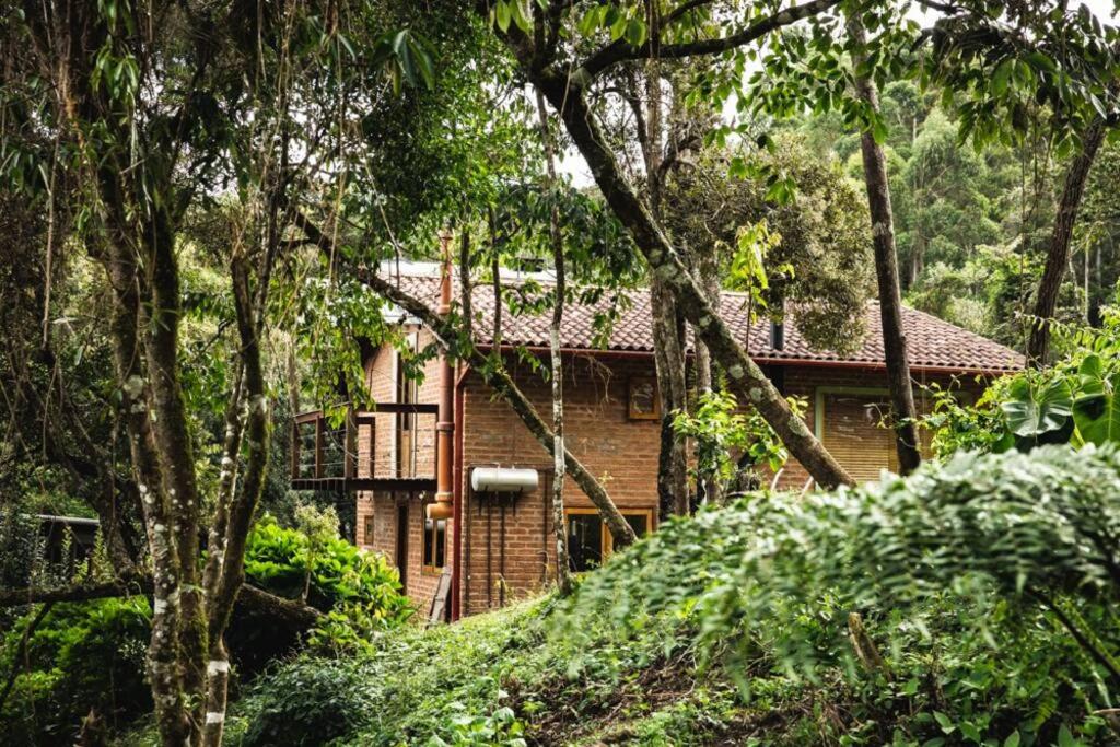 Casa nas Montanhas com Cachoeiras