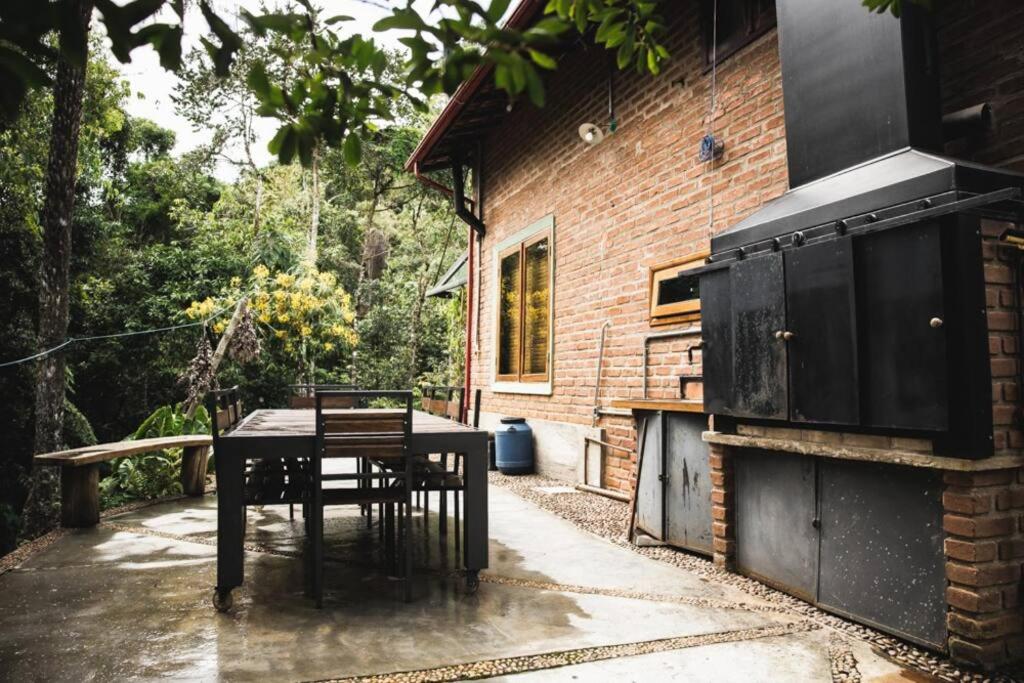 Casa nas Montanhas com Cachoeiras