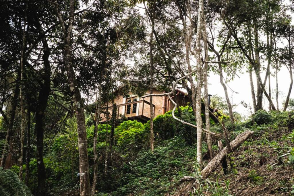 Casa nas Montanhas com Cachoeiras