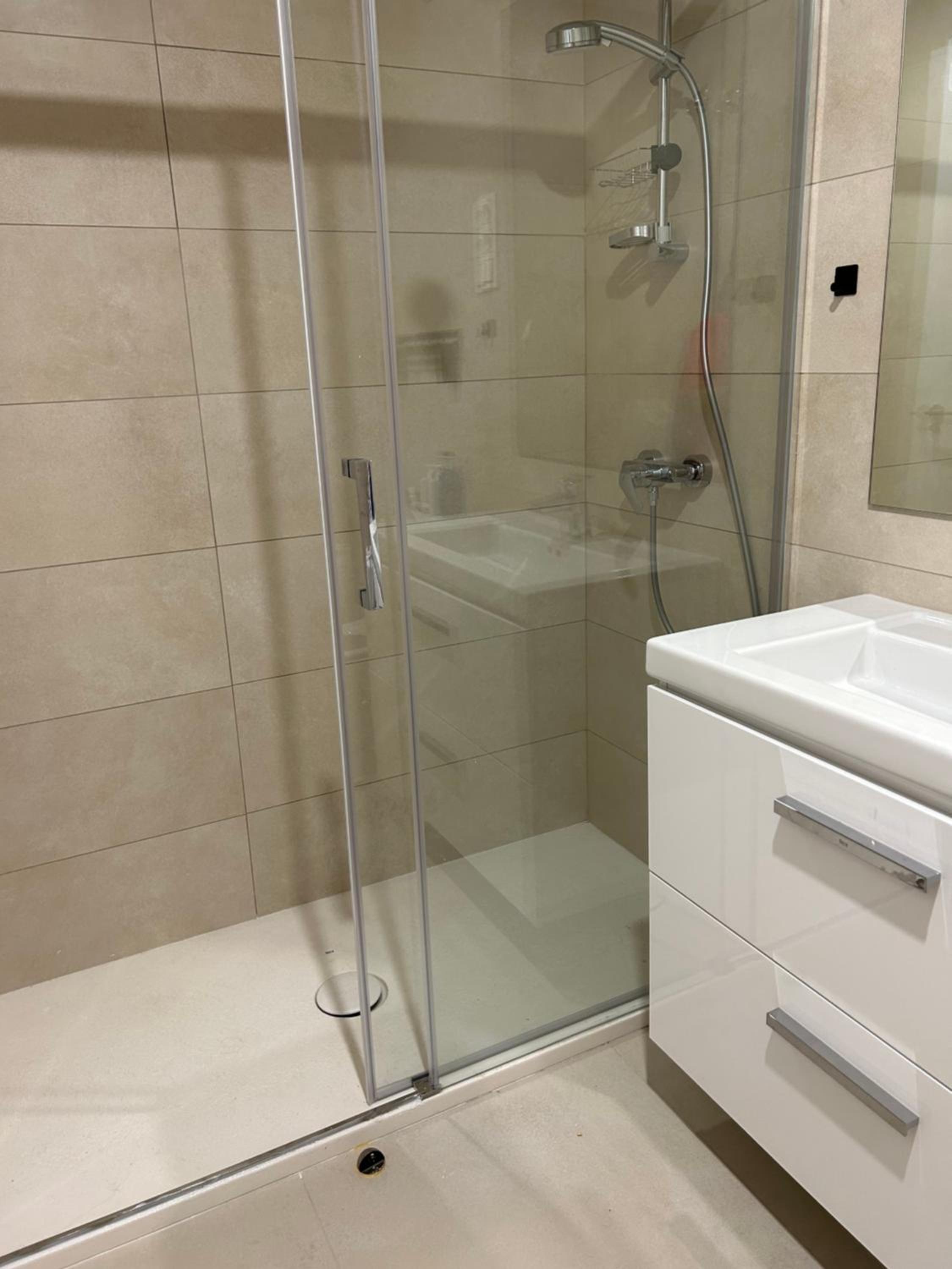 Luxury tower pool&free parking 10 min to historical center