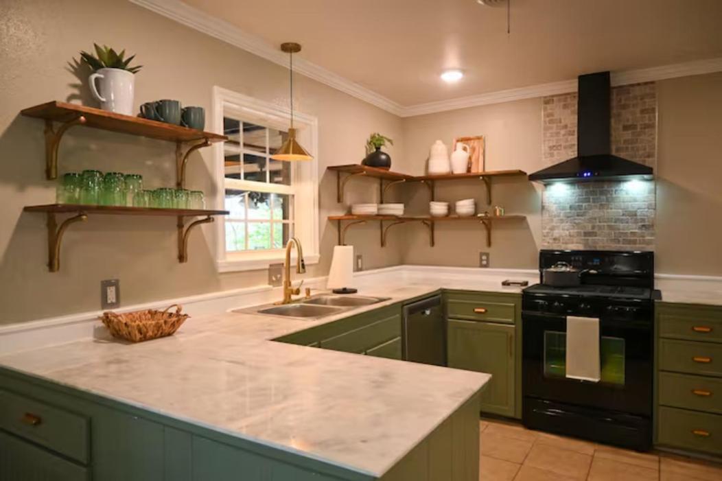 Russellville Vacations - Lake View Retreat - Property Image 3