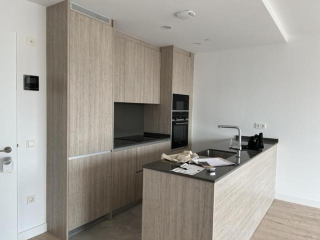 Luxury tower pool&free parking 10 min to historical center