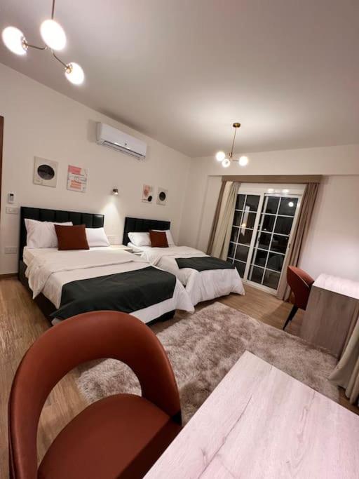 White Palace served Apartment 31