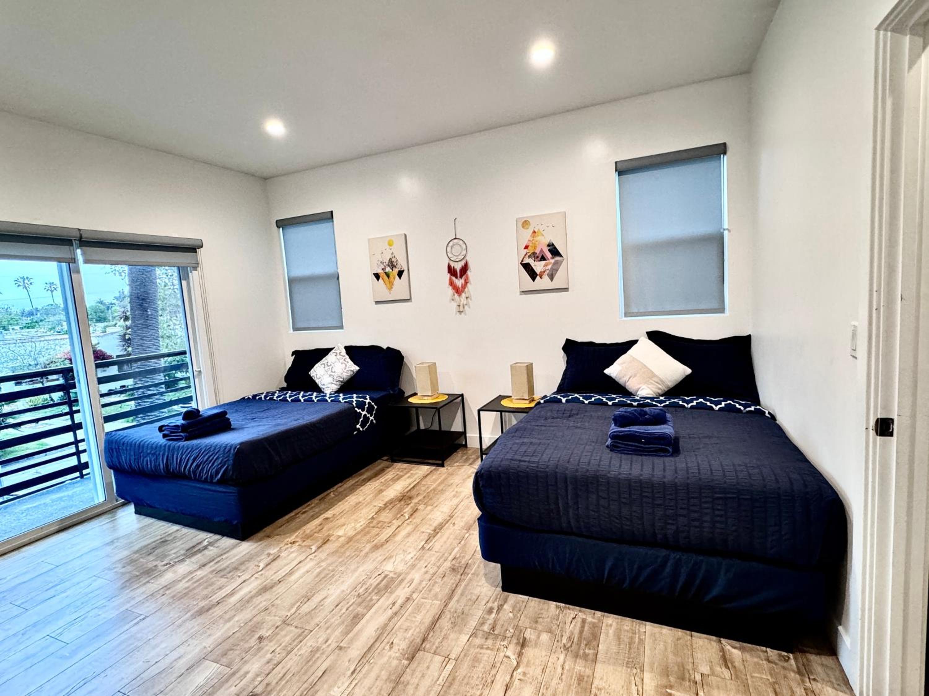 4BR/4BR modern house at Mid-city