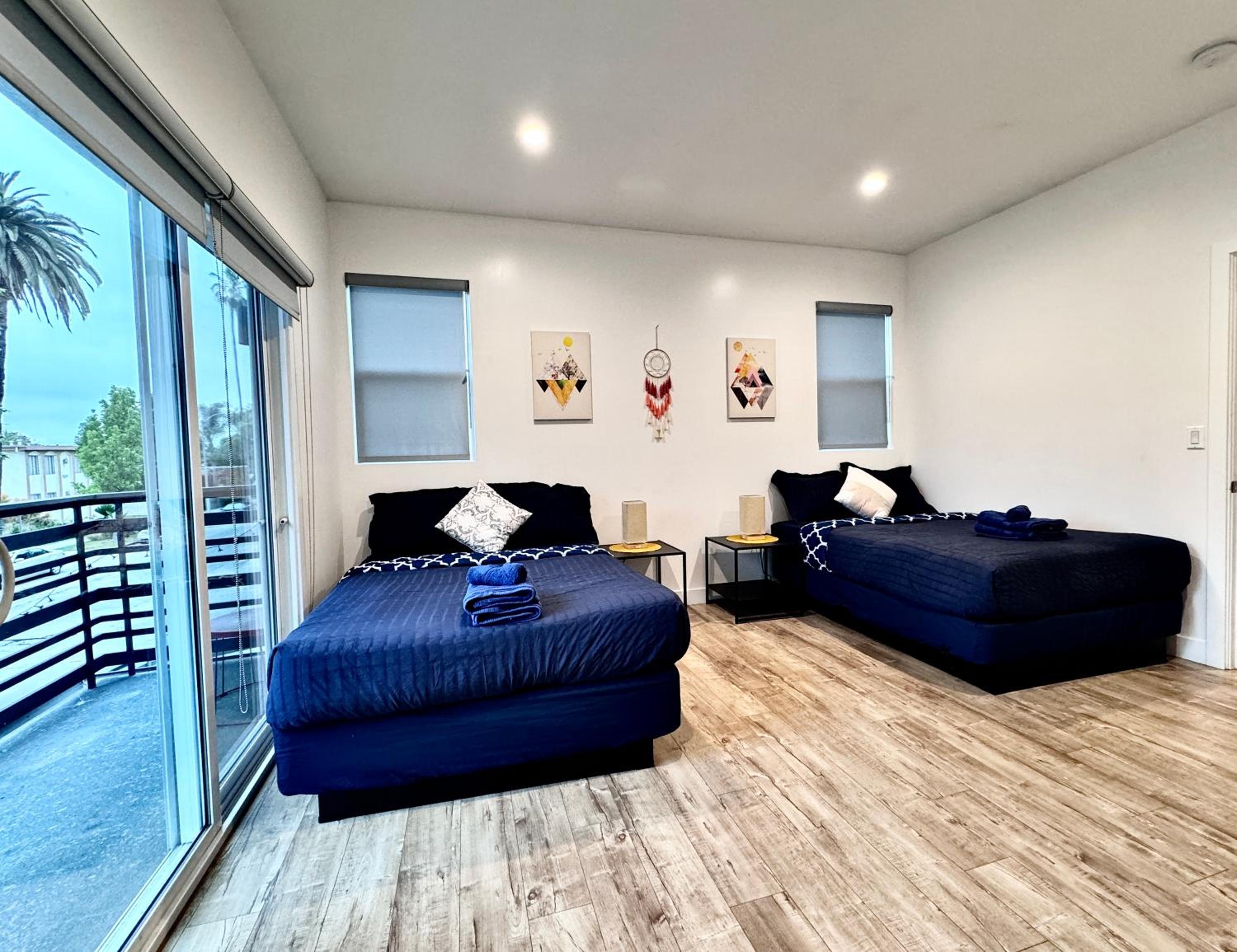 4BR/4BR modern house at Mid-city
