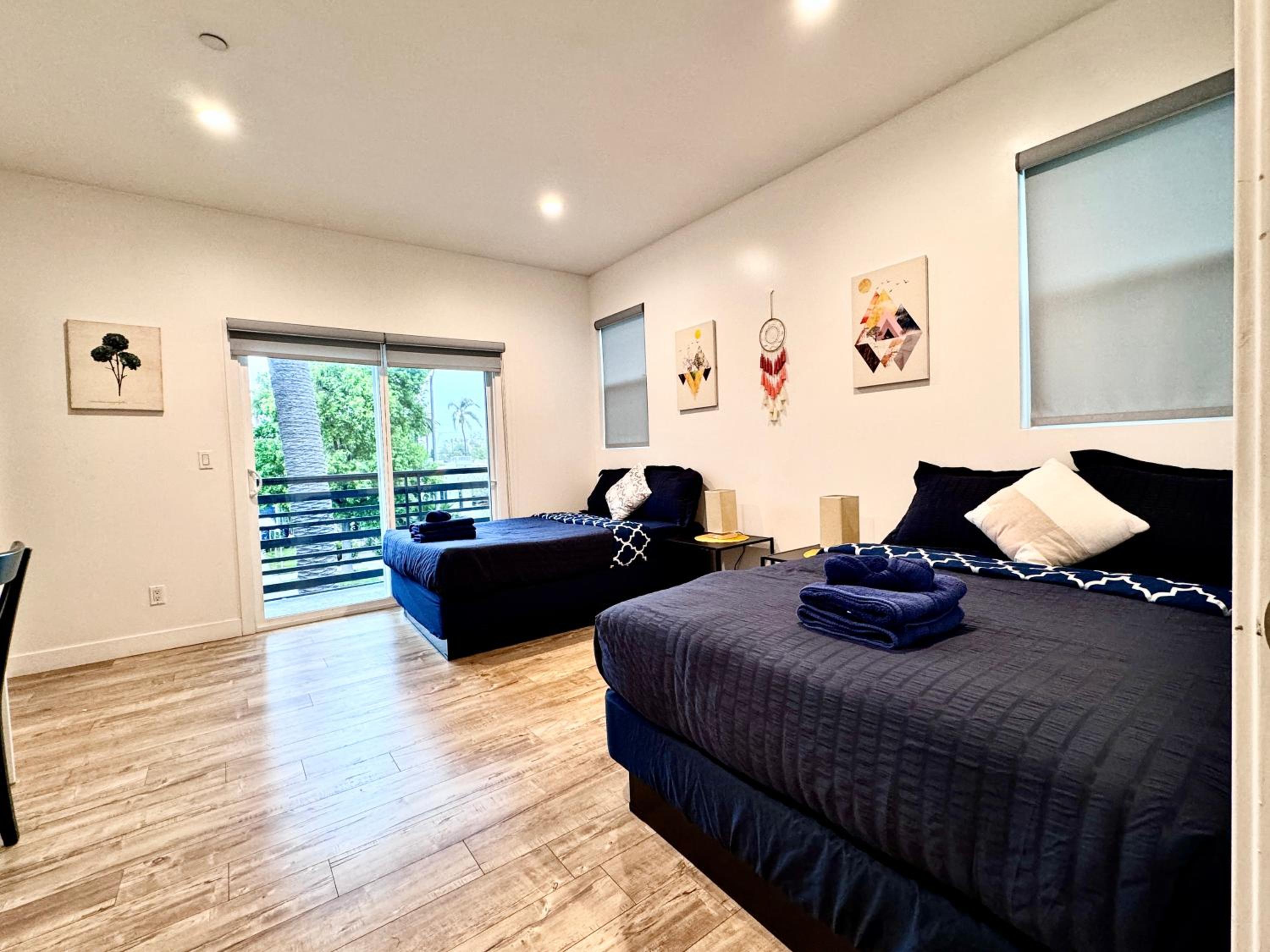 4BR/4BR modern house at Mid-city
