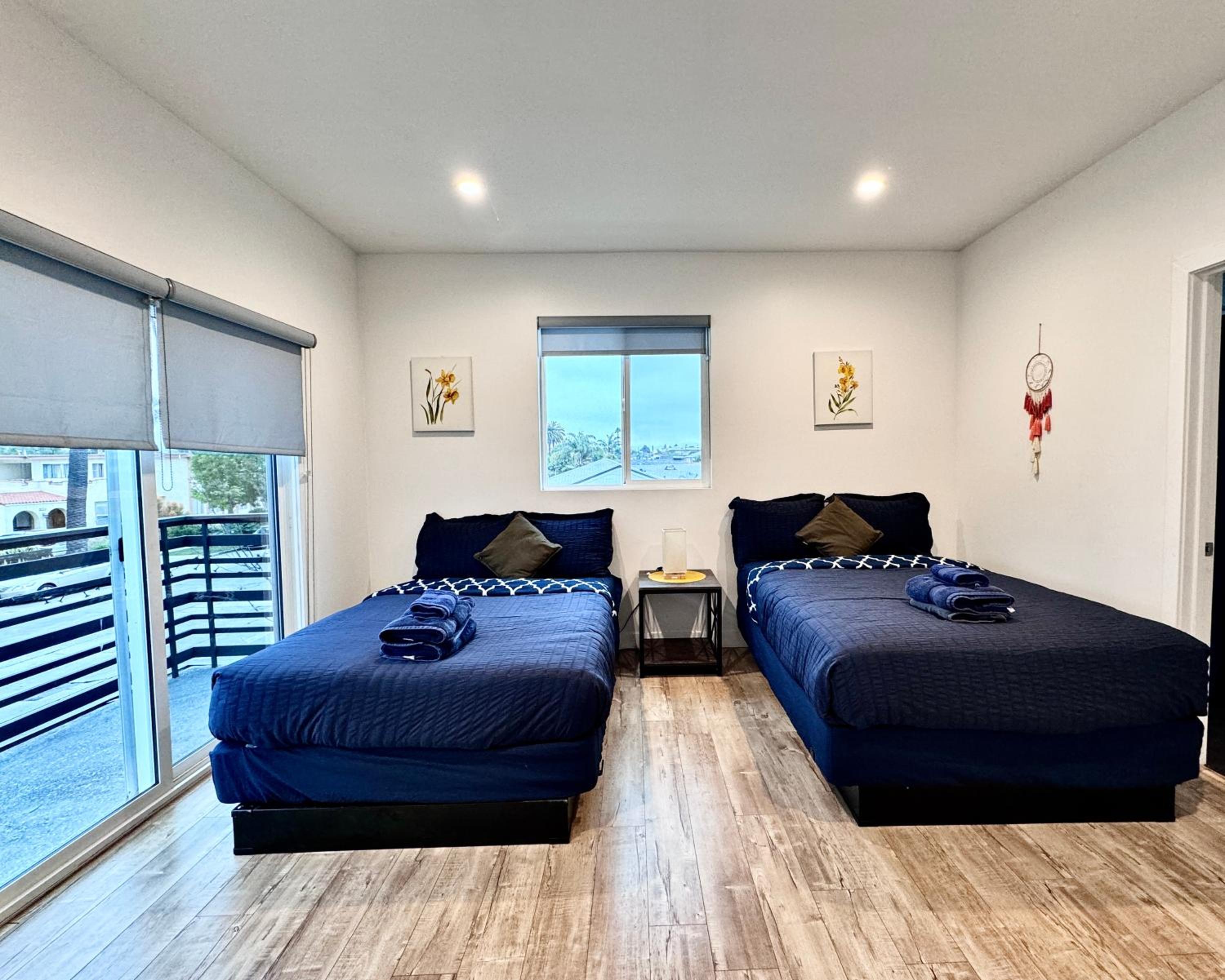 4BR/4BR modern house at Mid-city