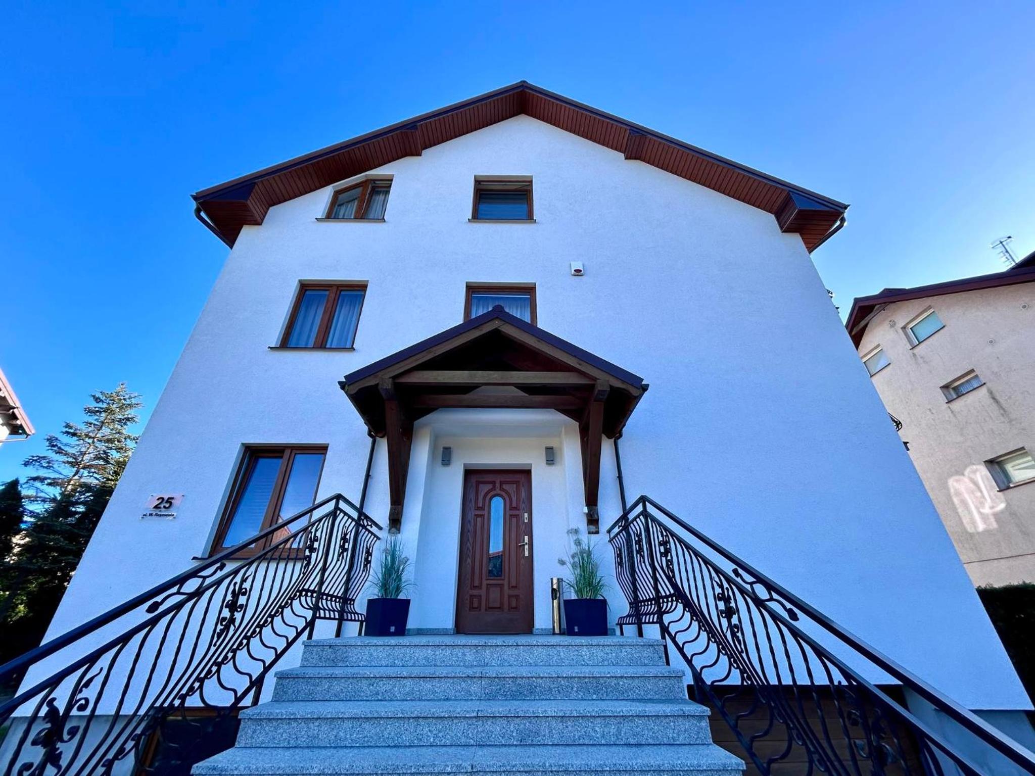 Hotel D.W. JULIA - Image 1