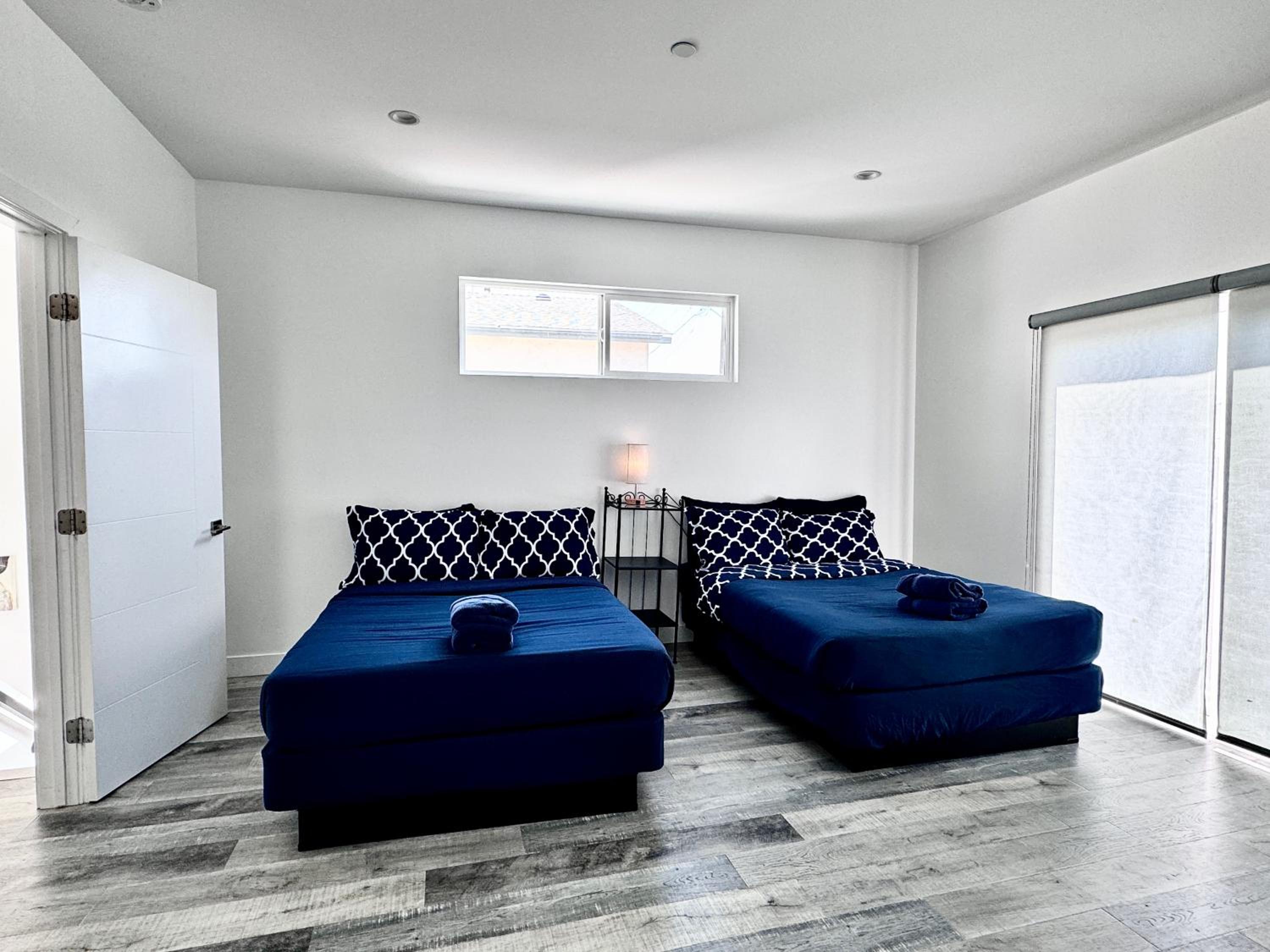 Cheerful 4BR home with parking in East Hollywood