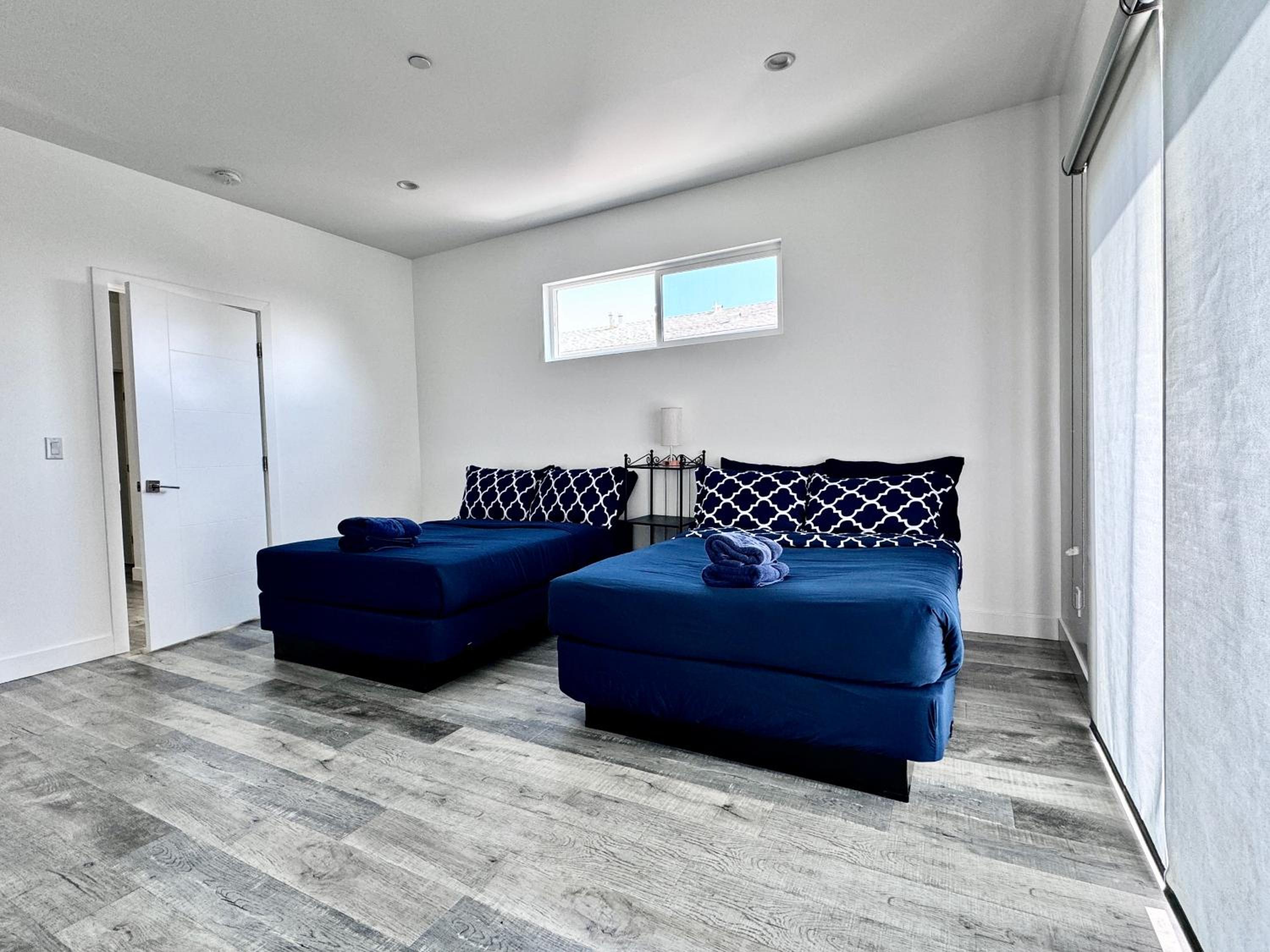 Cheerful 4BR home with parking in East Hollywood