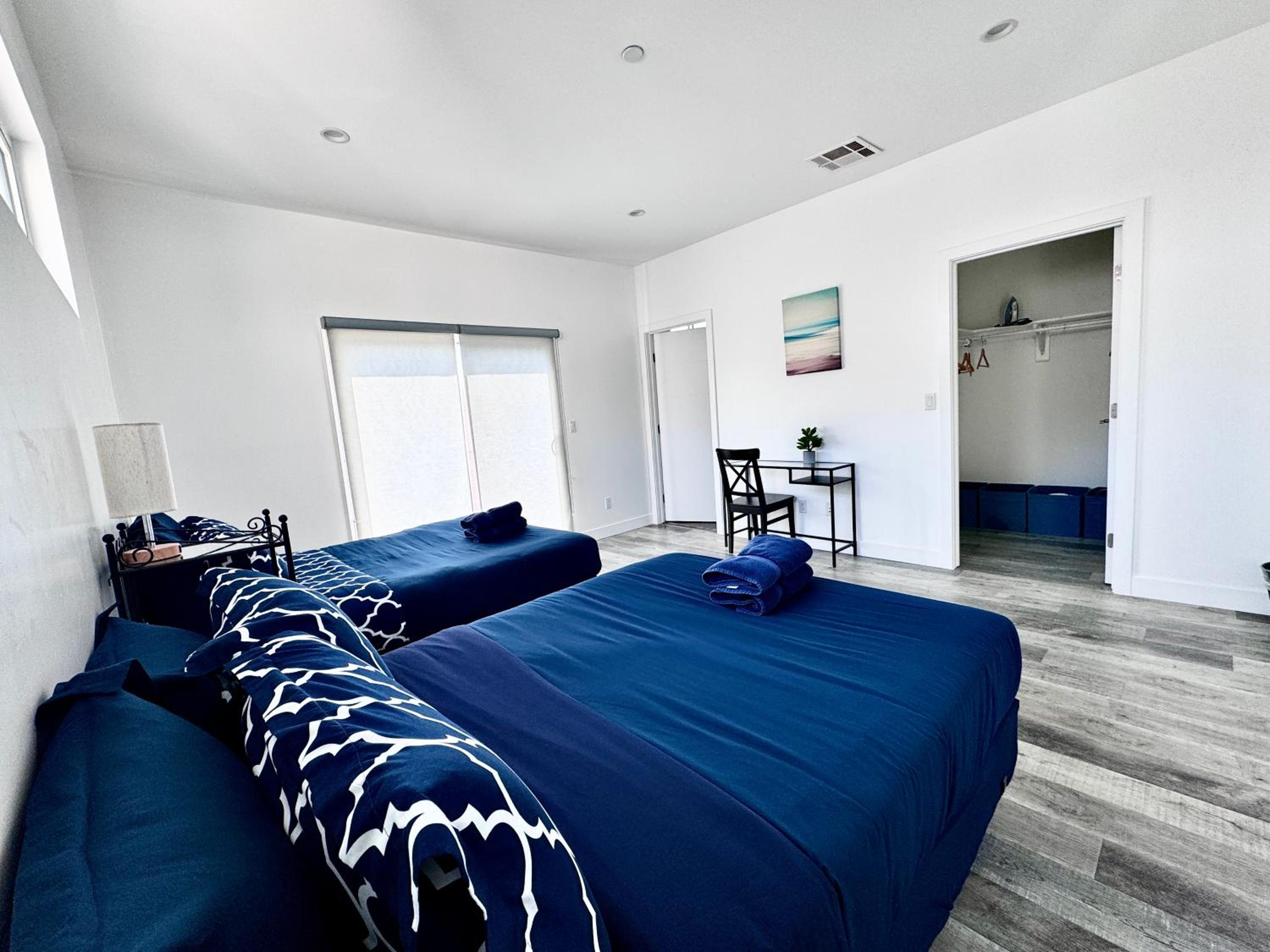 Cheerful 4BR home with parking in East Hollywood