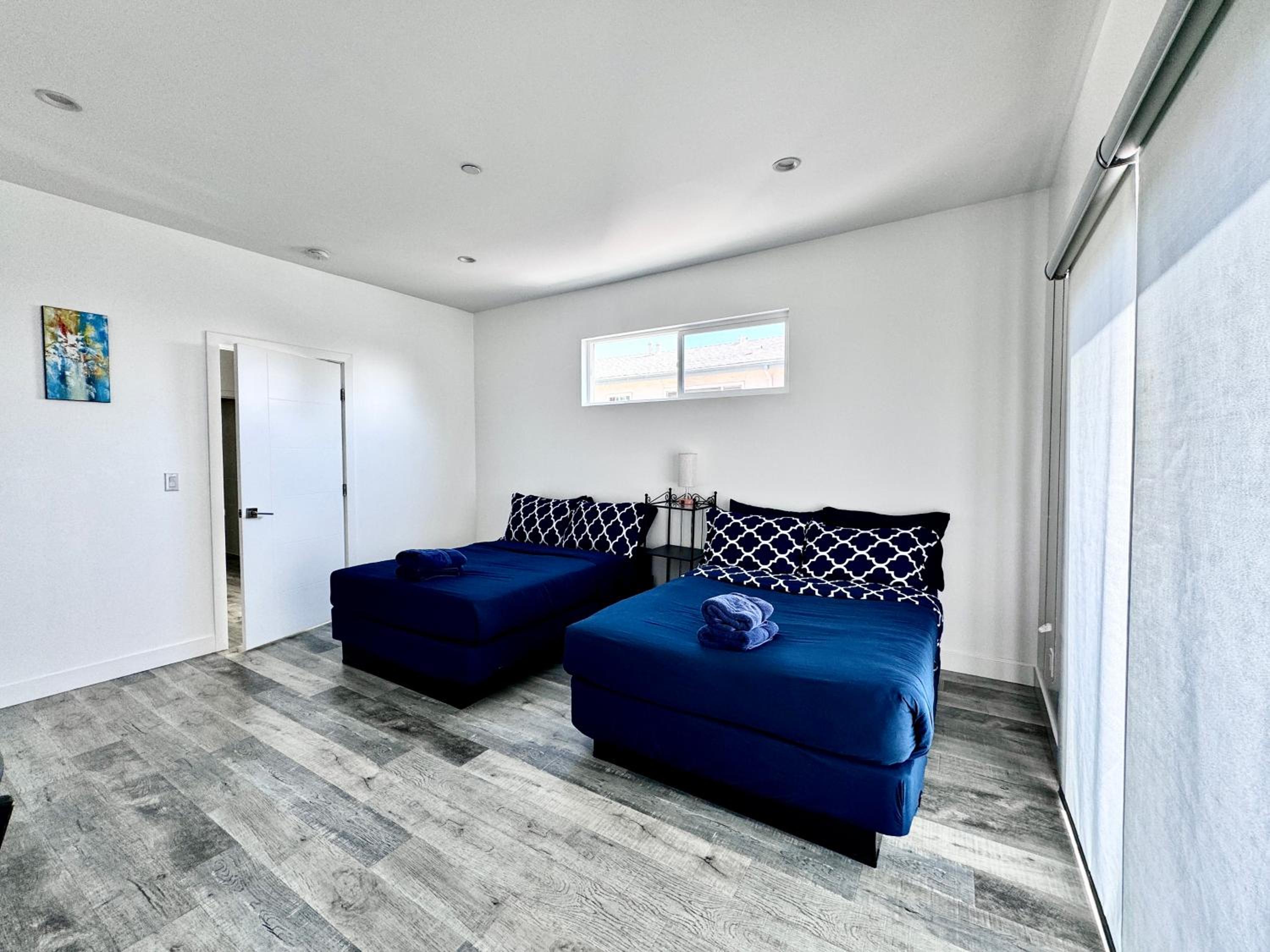 Cheerful 4BR home with parking in East Hollywood