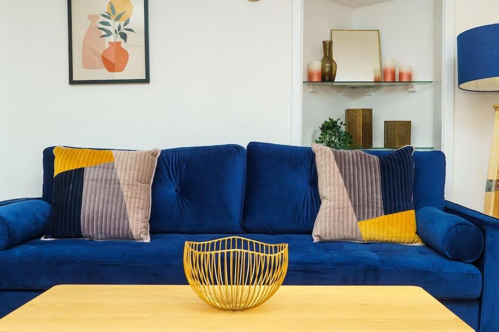 Spacious 4-Bed Bristol | WiFi | Parking | Workspace view 3