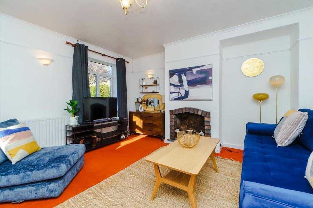 Spacious 4-Bed Bristol | WiFi | Parking | Workspace view 5