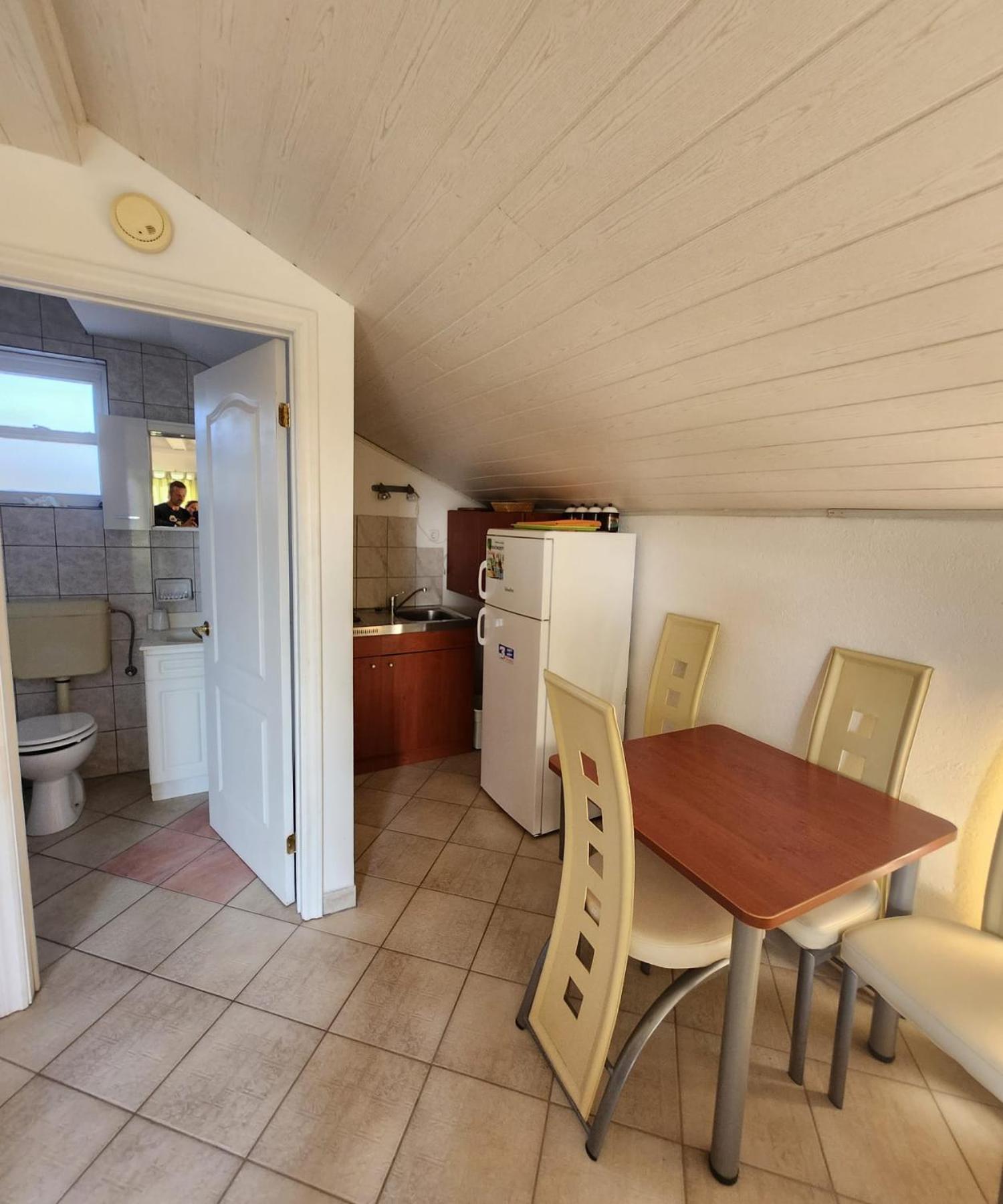 Studio apartmani Grom Sukošan