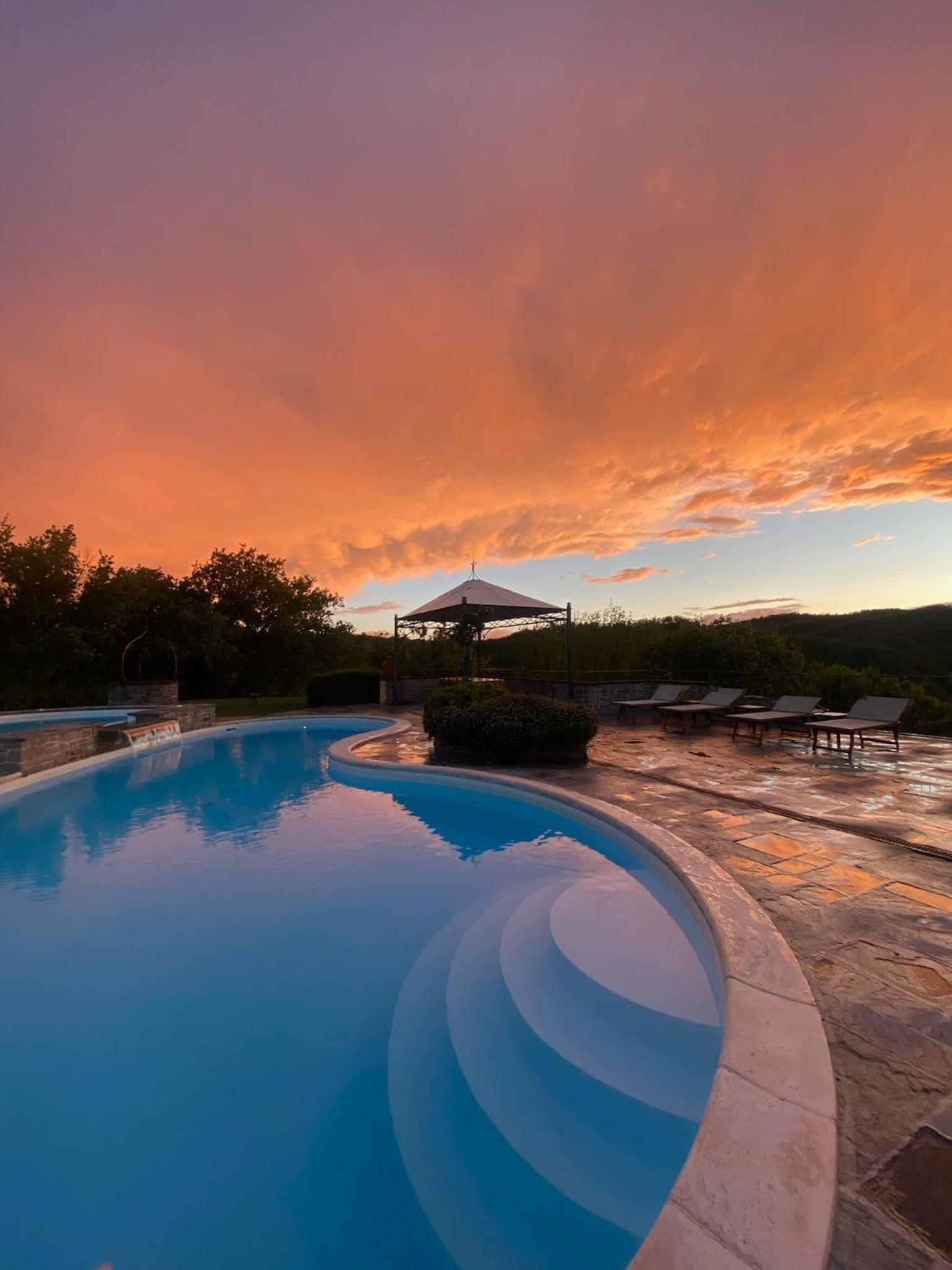 Stunning villa with pool, Jacuzzi and wonderful view