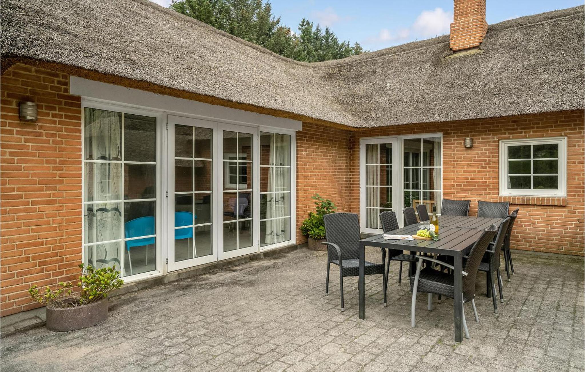 Lovely Home In Ulfborg With Wifi