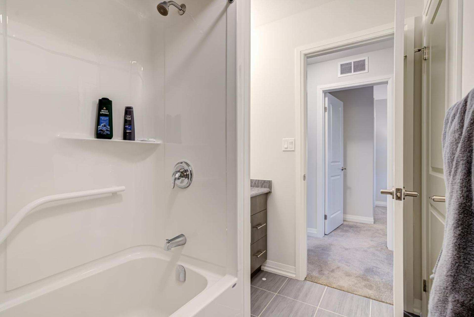 Luxury Living at the Falls - 4 bed house