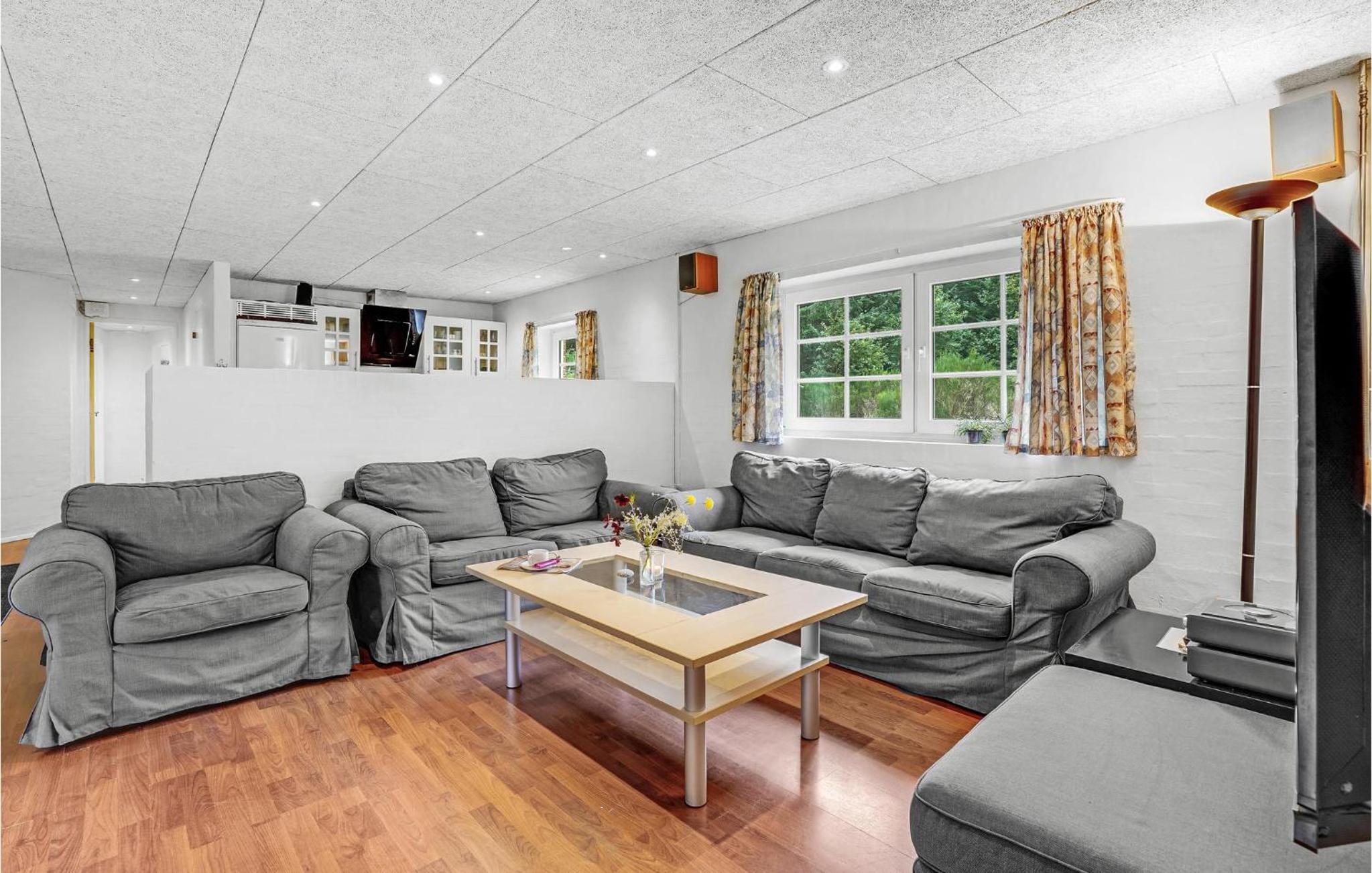Lovely Home In Ulfborg With Wifi