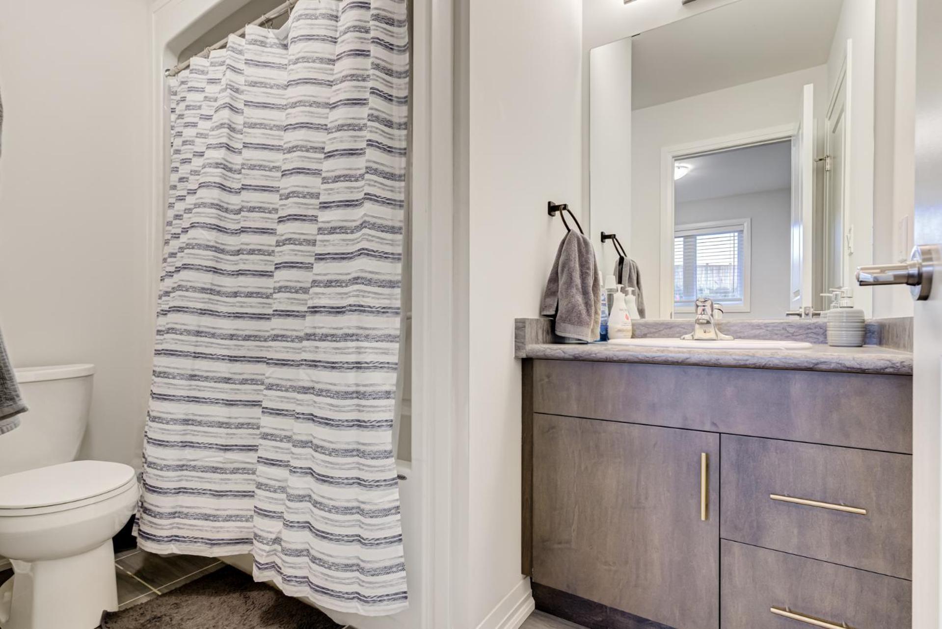 Luxury Living at the Falls - 4 bed house
