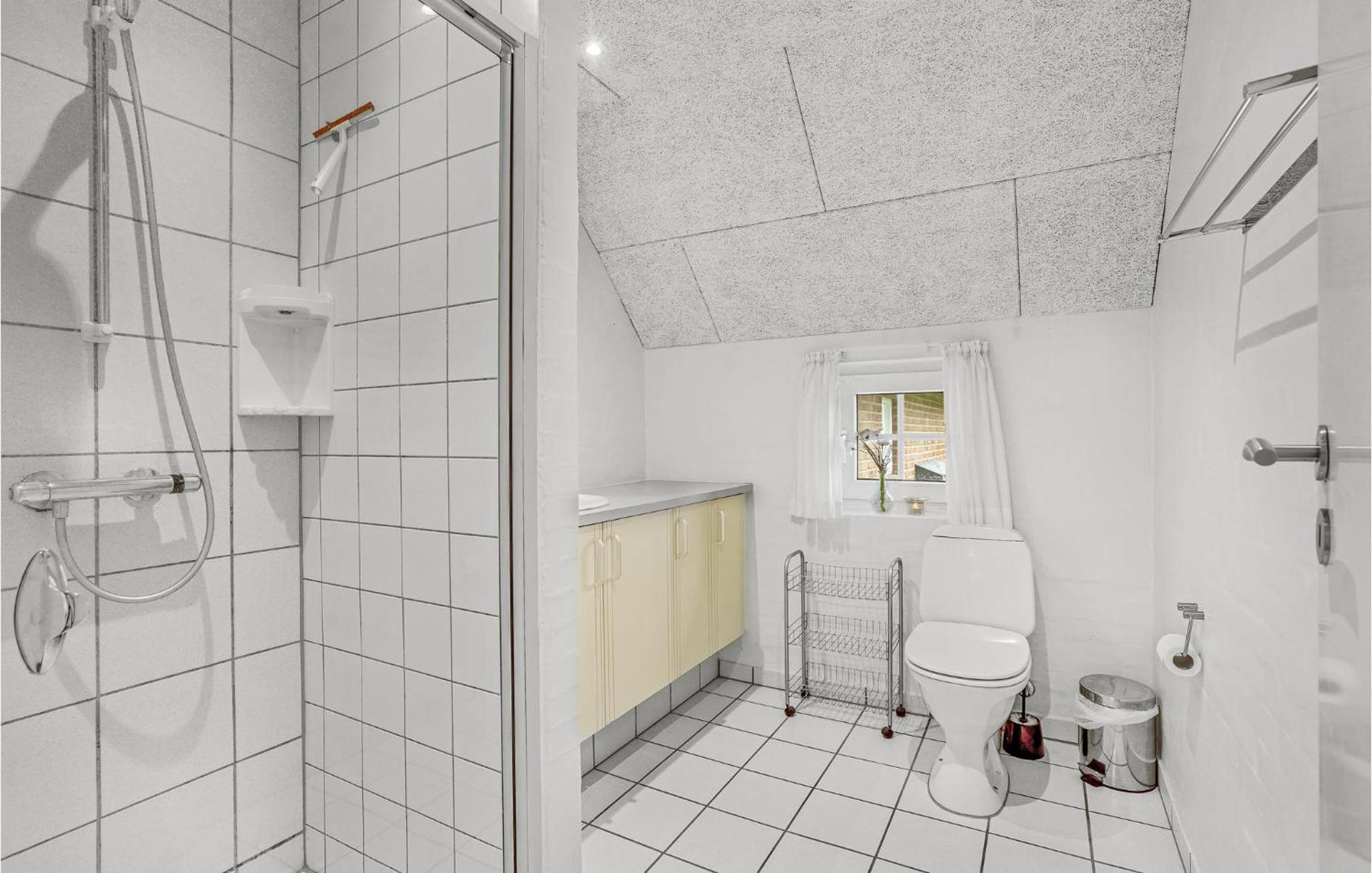Lovely Home In Ulfborg With Wifi