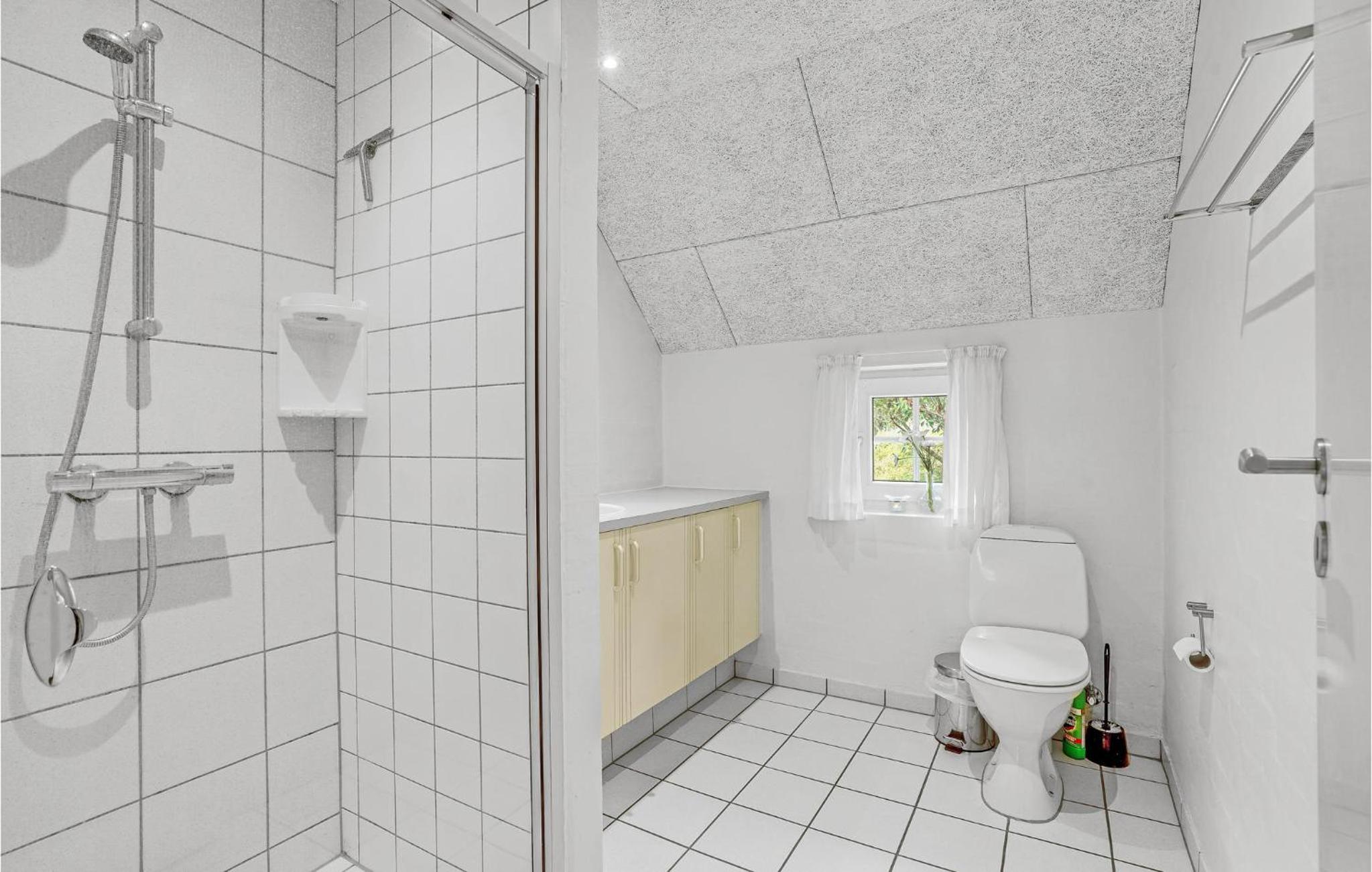 Lovely Home In Ulfborg With Wifi