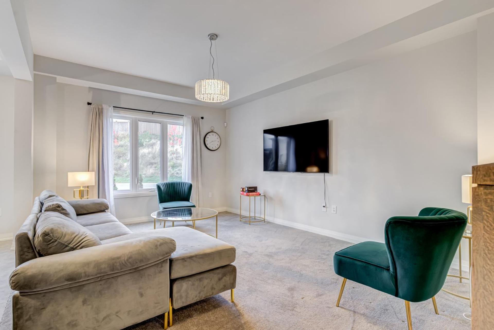 Luxury Living at the Falls - 4 bed house