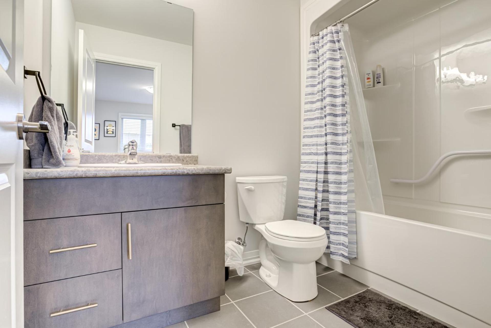 Luxury Living at the Falls - 4 bed house