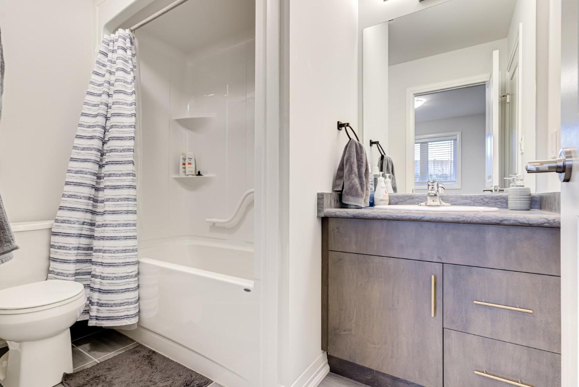 Luxury Living at the Falls - 4 bed house