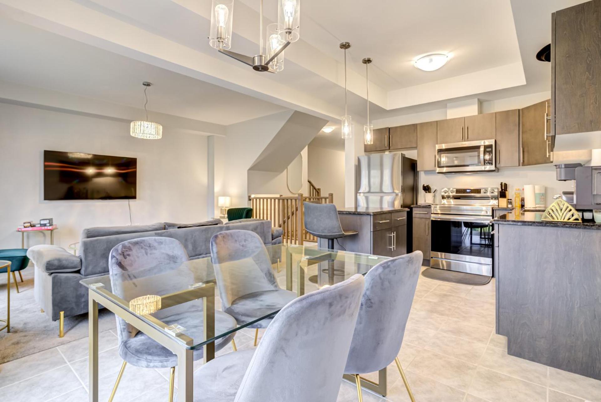 Luxury Living at the Falls - 4 bed house