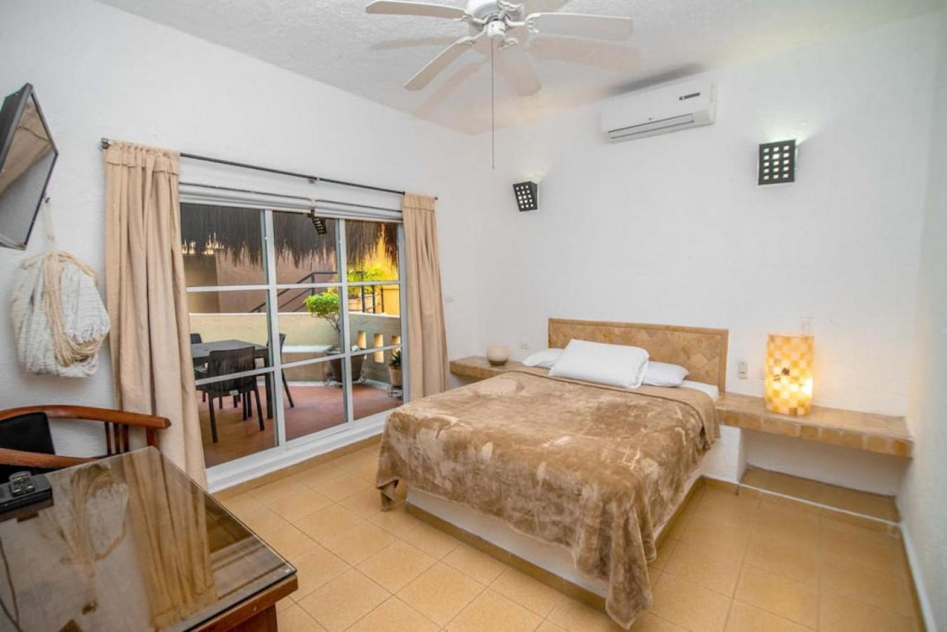 1BR APT Downtown with Rooftop, 1 Block from 5th AV view 3