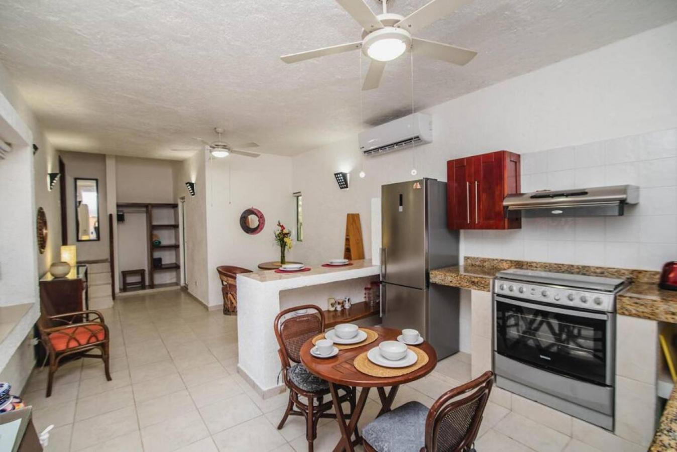 1BR APT Downtown with Rooftop, 1 Block from 5th AV view 4