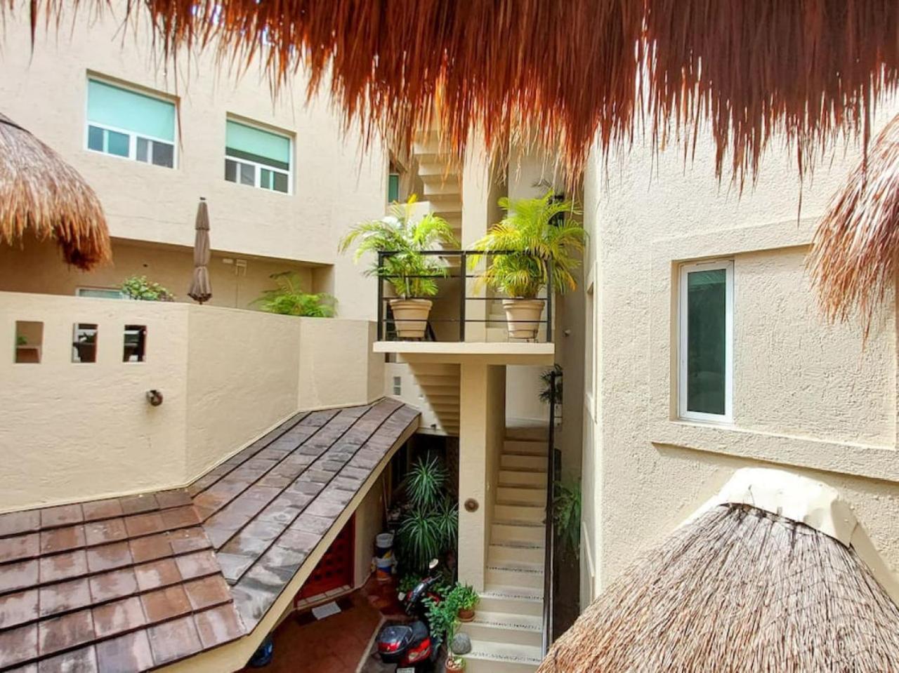 1BR APT Downtown. Walk to the Beach and 5th Av view 4