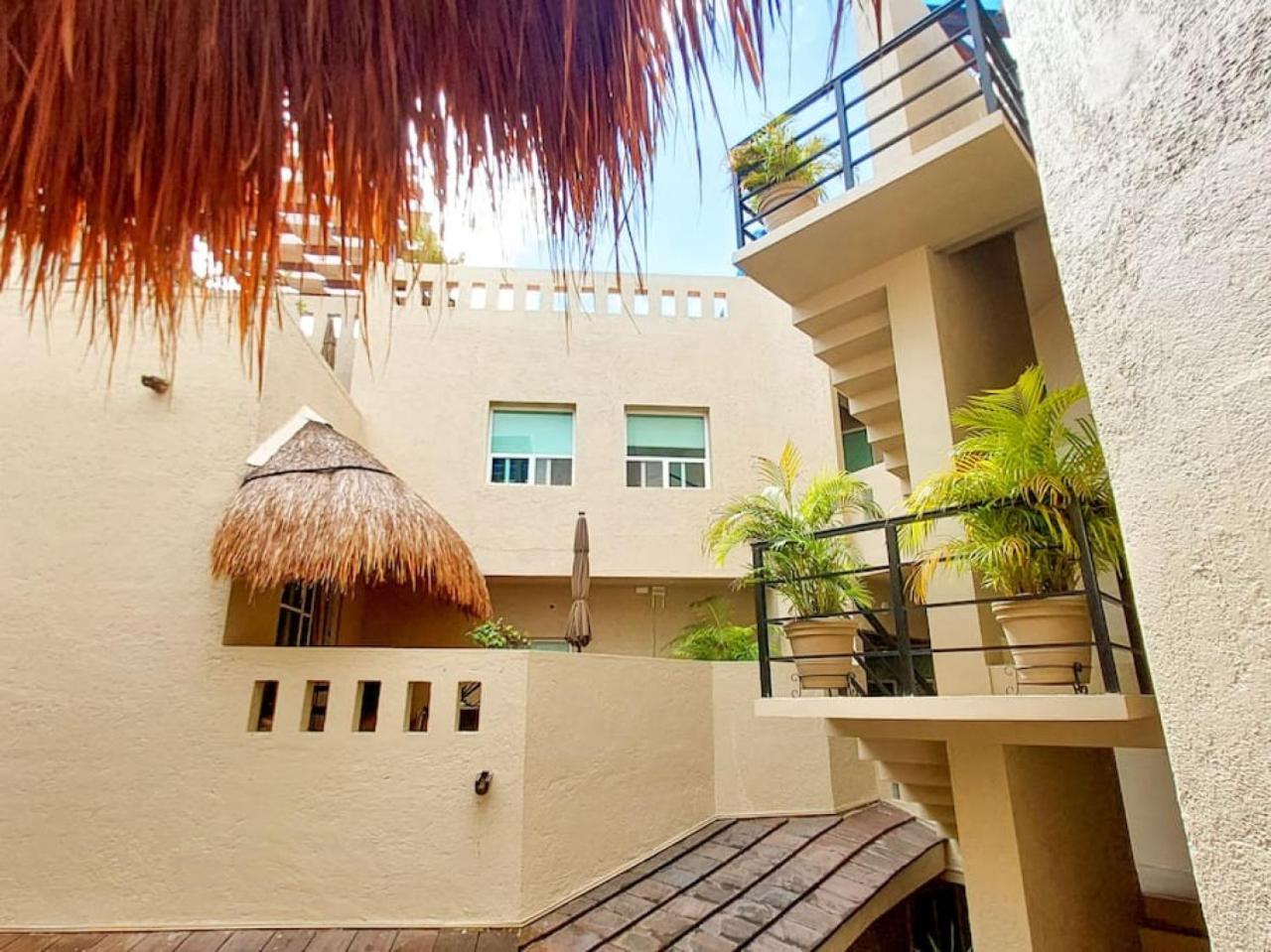 1BR APT Downtown. Walk to the Beach and 5th Av view 5