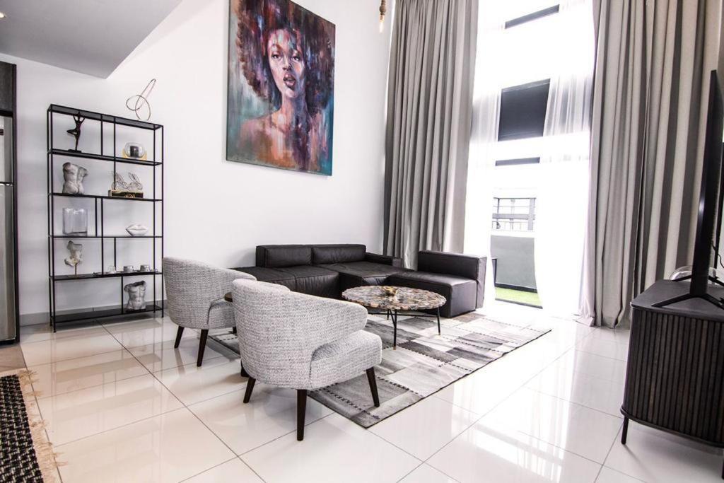 3 Bed Penthouse Embassy Gardens view 4
