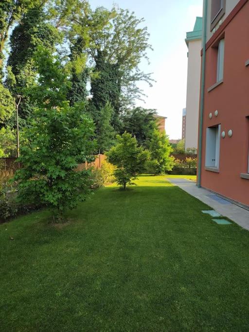 Appartamento nuovo e moderno, contornato di verde view 4