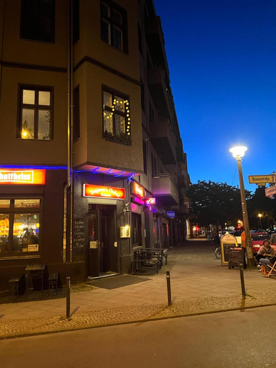 Stylish 2-room Apartment with Balcony Next to East Side Gallery