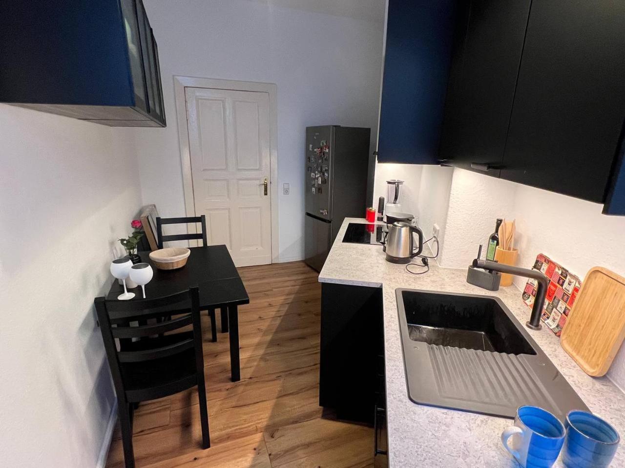 Stylish 2-room Apartment with Balcony Next to East Side Gallery