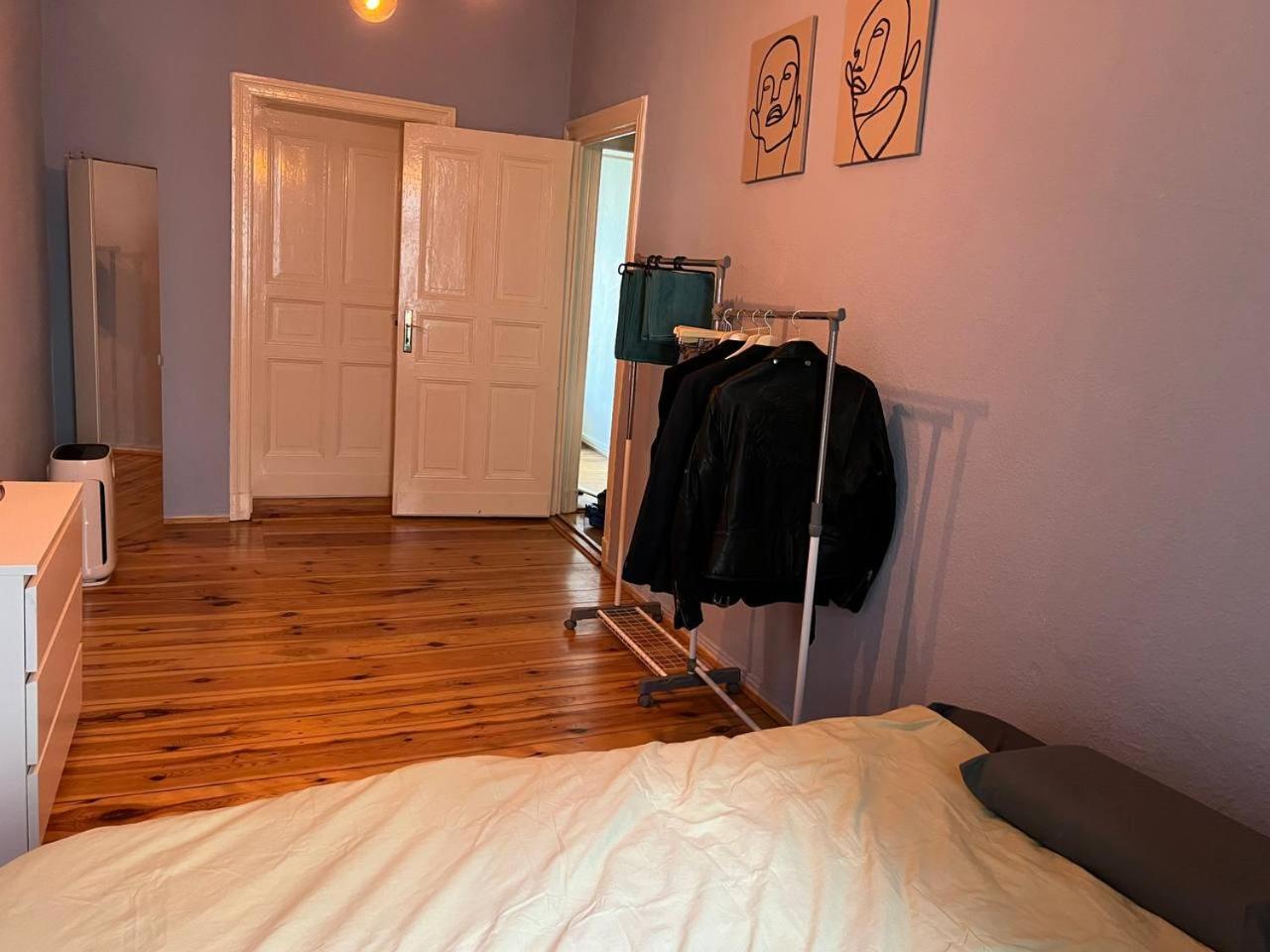 Stylish 2-room Apartment with Balcony Next to East Side Gallery