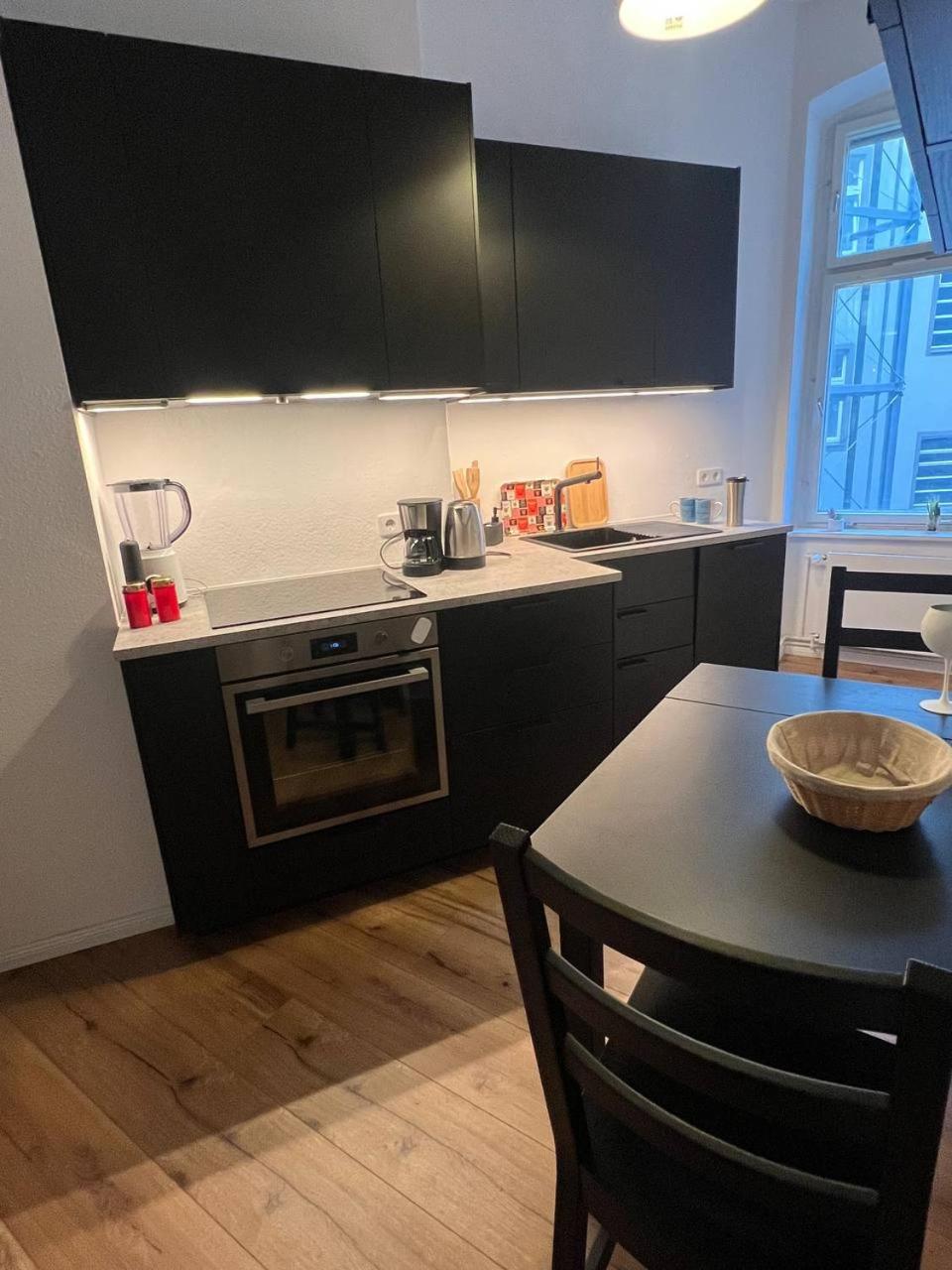 Stylish 2-room Apartment with Balcony Next to East Side Gallery