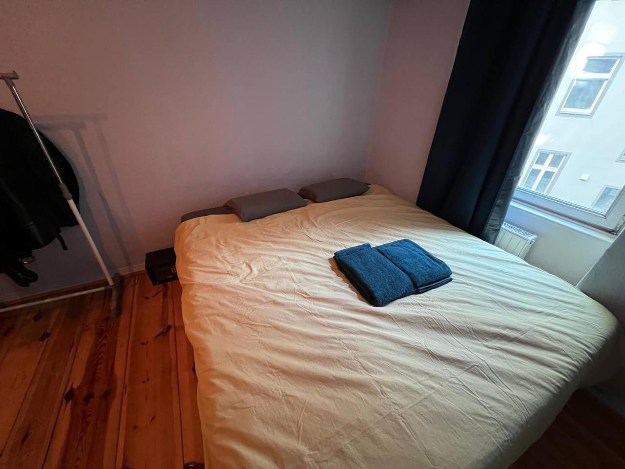 Stylish 2-room Apartment with Balcony Next to East Side Gallery
