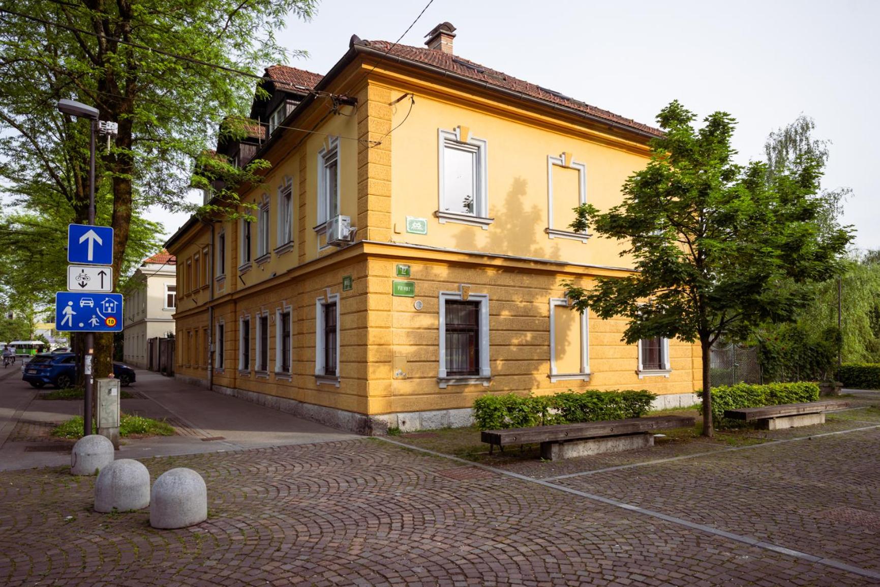 Riverview Residence - with parking