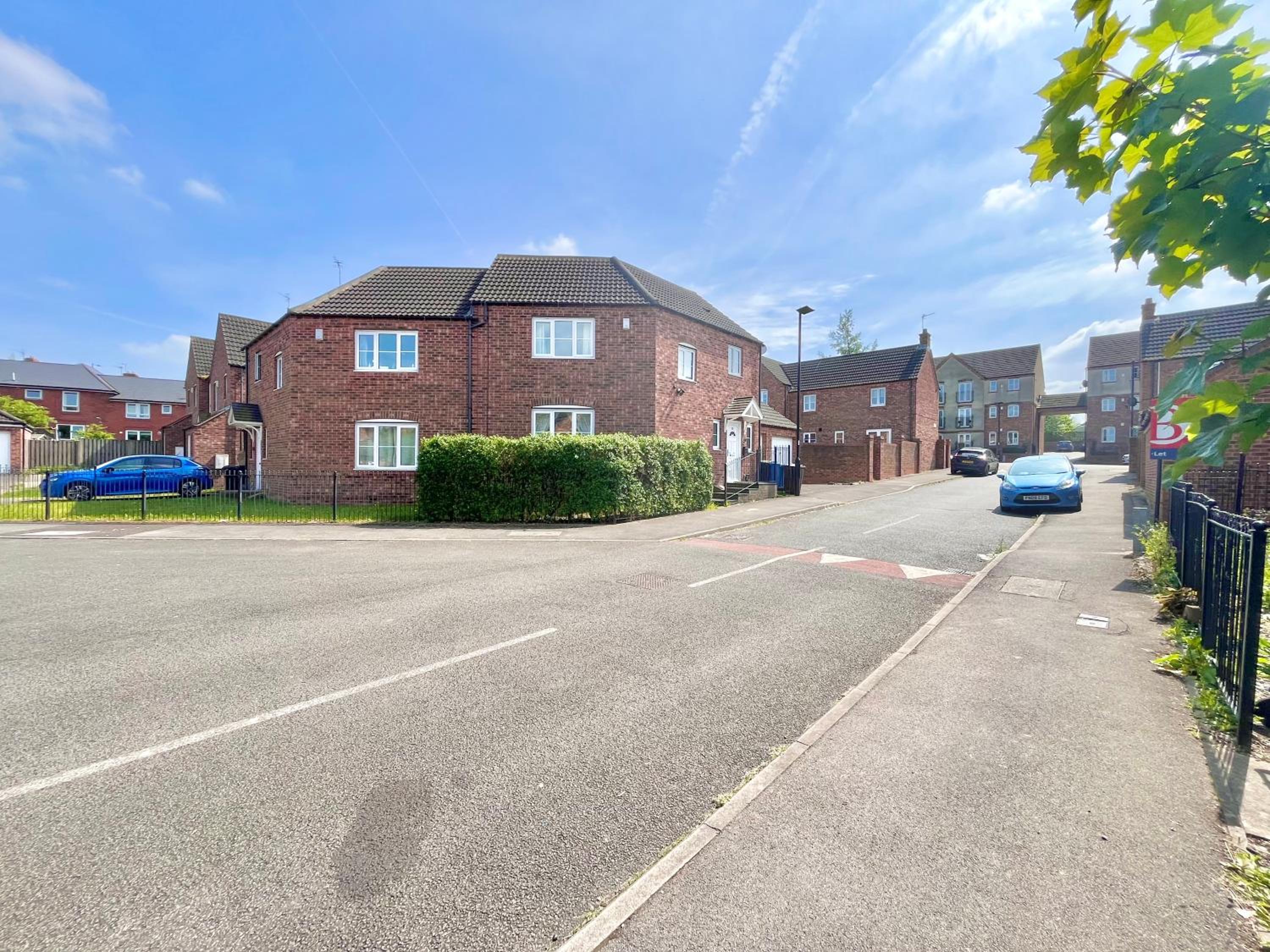 Payler 4 Bedroom House Stylish with 7 Beds Parking Near M1